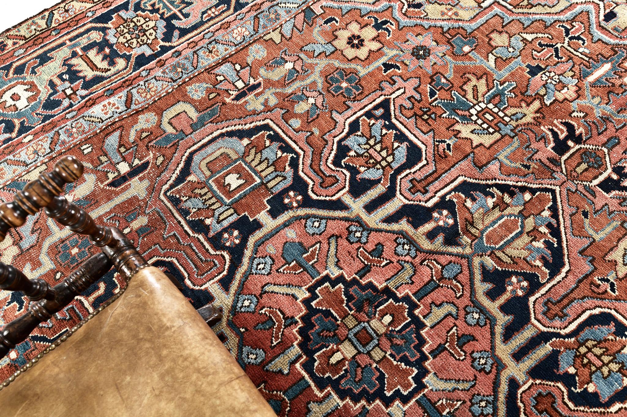 Persischer Heriz-Teppich im Serapi-Stil, Serapi (Mitte des 20. Jahrhunderts) im Angebot