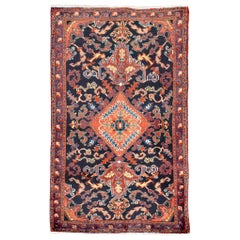 Tapis persan Heriz vintage avec détails botaniques bleus et rouges