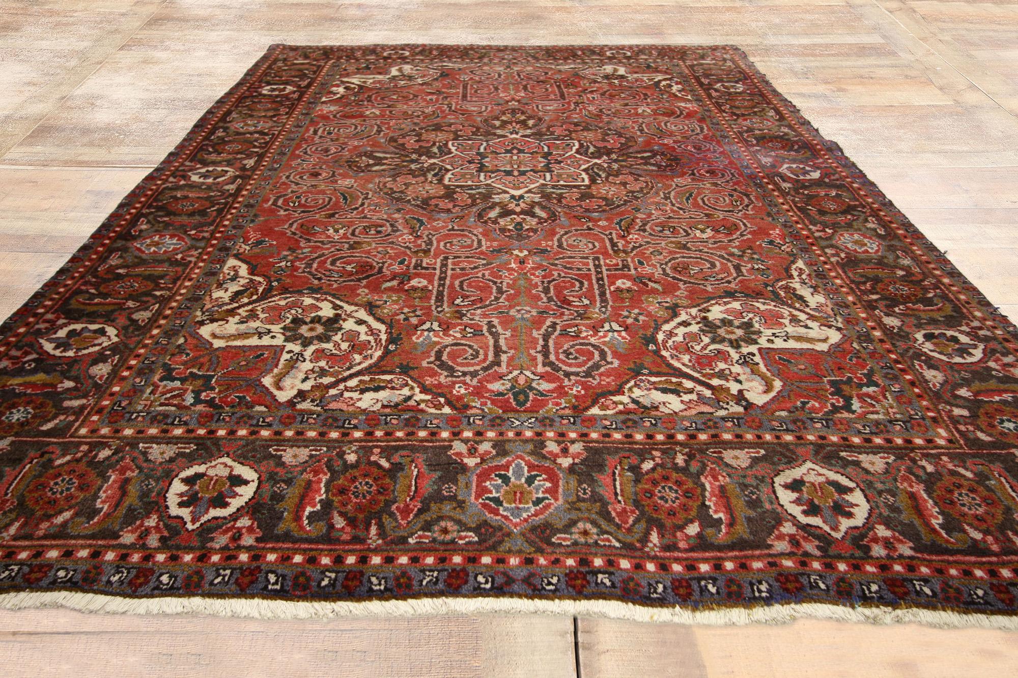 Lana 1960's Persian Heriz Carpet with Modern Style in vendita