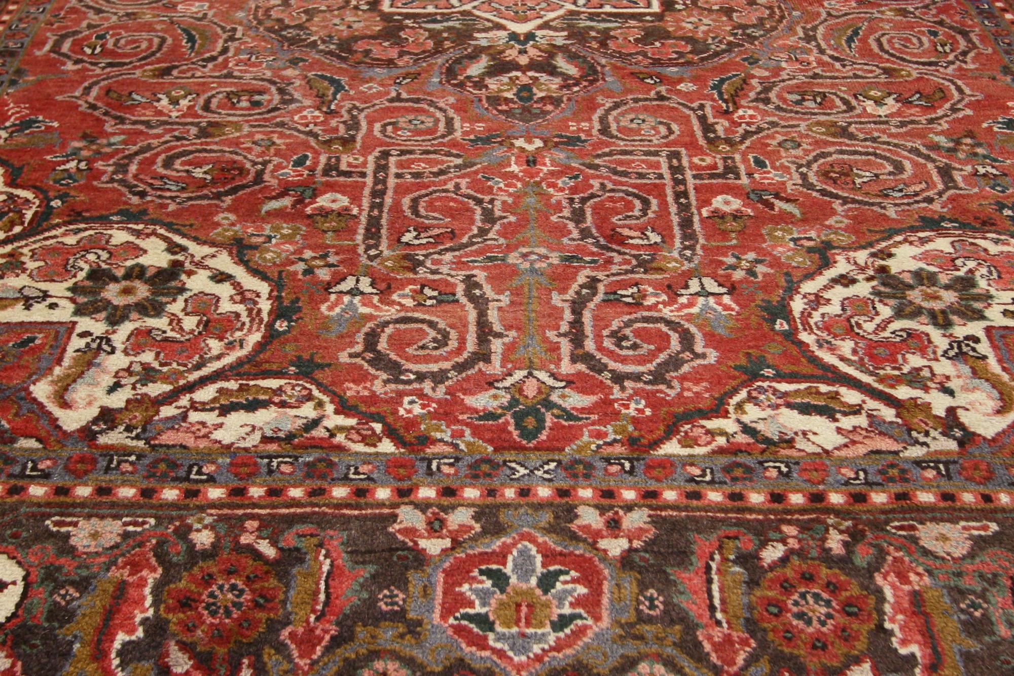 Annodato a mano 1960's Persian Heriz Carpet with Modern Style in vendita