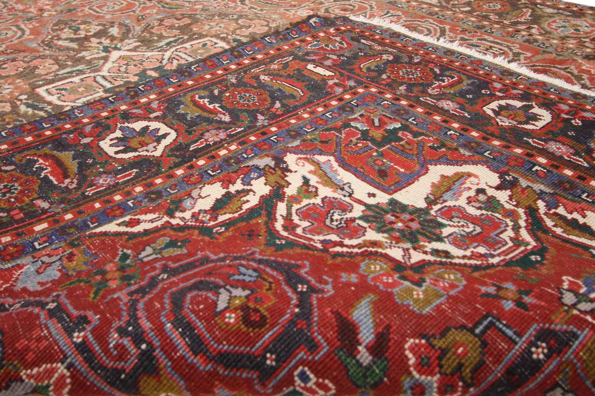 1960's Persian Heriz Carpet with Modern Style In condizioni buone in vendita a Dallas, TX