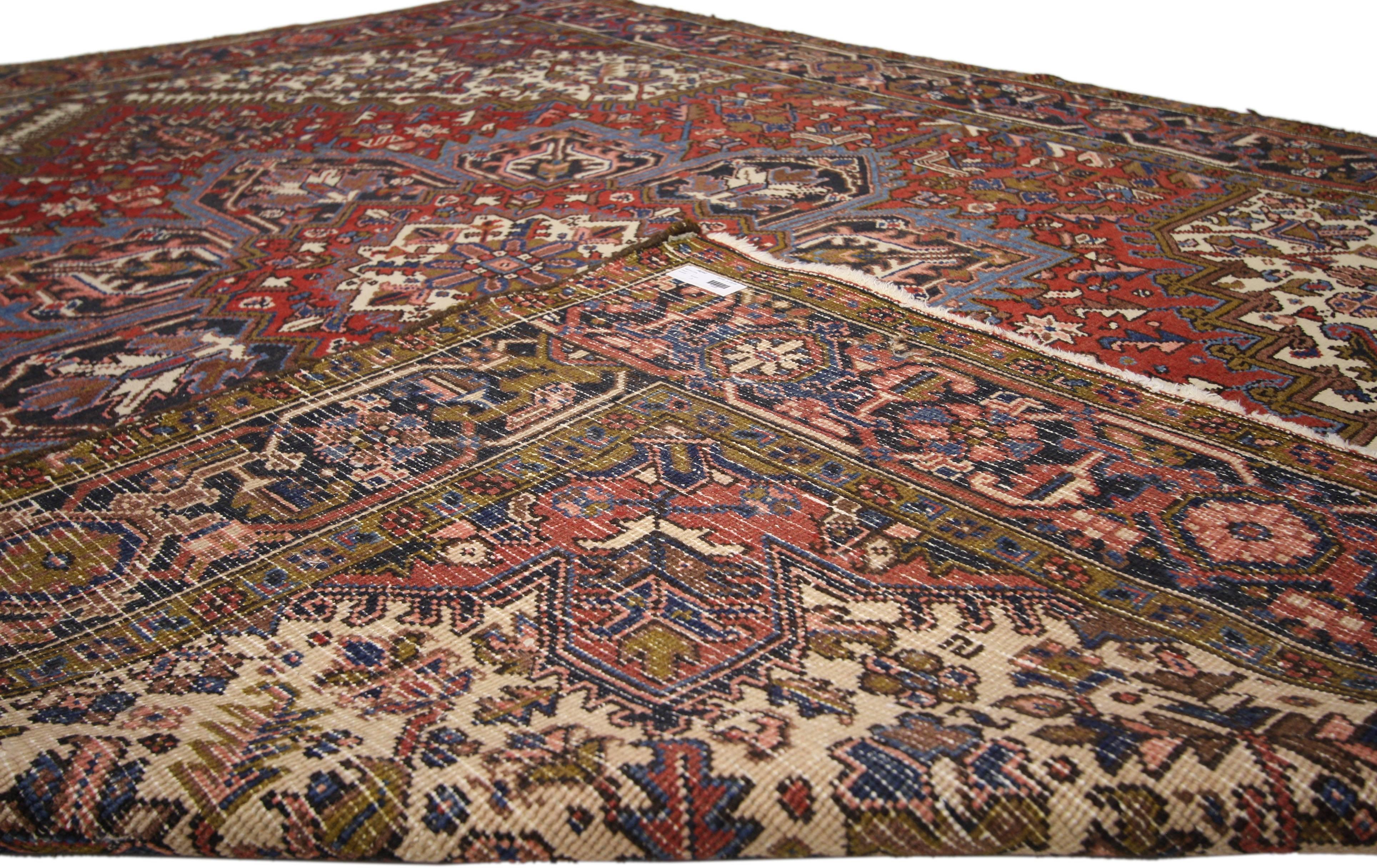 Vintage Persian Heriz Rug with Mid-Century Modern Style in Traditional Colors In Good Condition For Sale In Dallas, TX