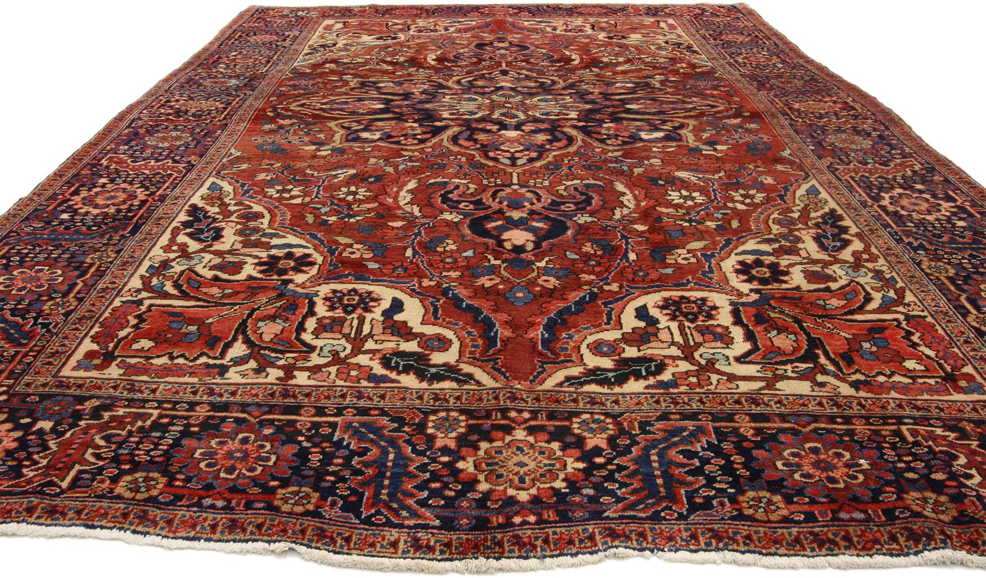 Heriz Serapi Tapis persan Heriz vintage avec style traditionnel de maison de maître Tudor anglaise en vente