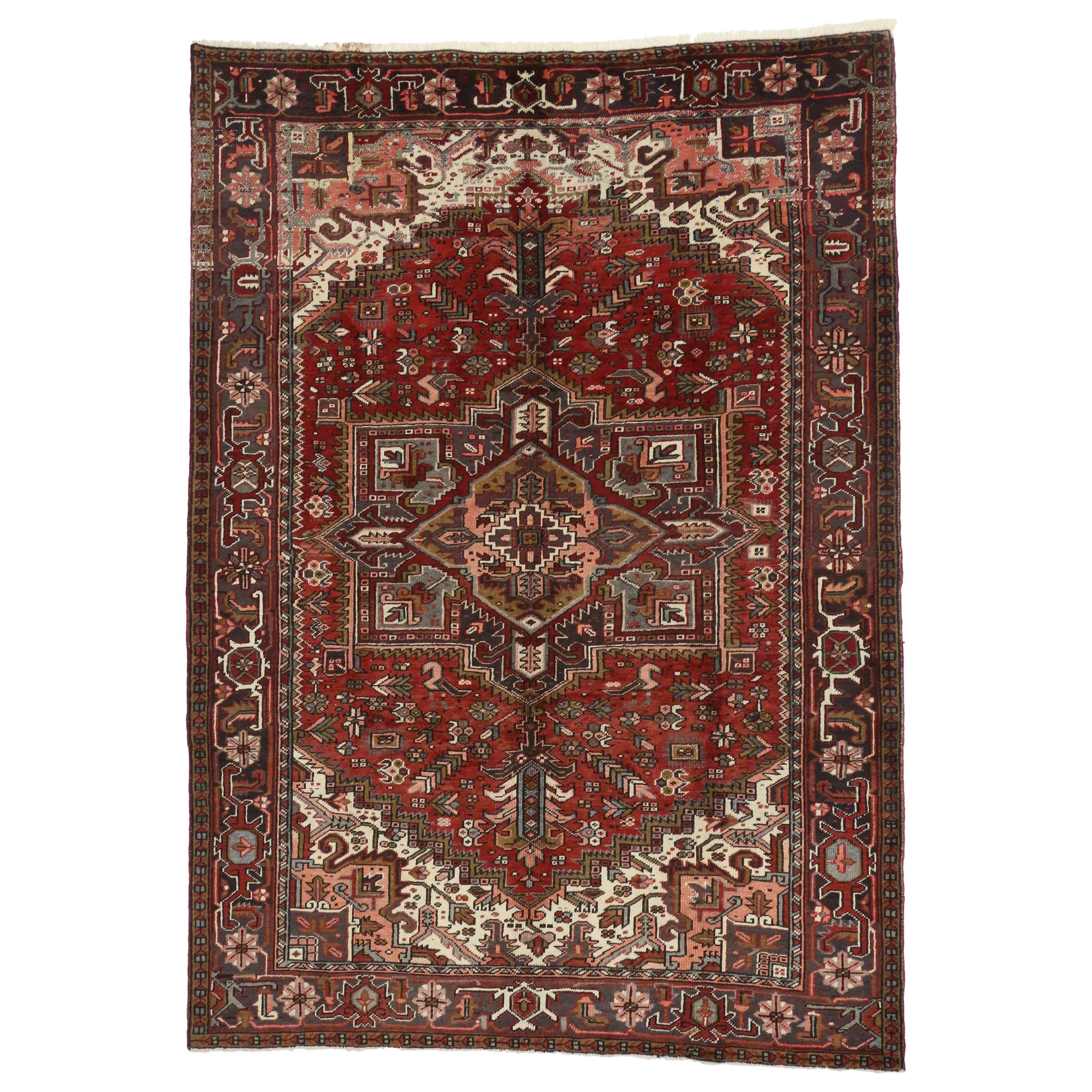 Tapis persan vintage Heriz avec style Abbey moderne de Downton en vente