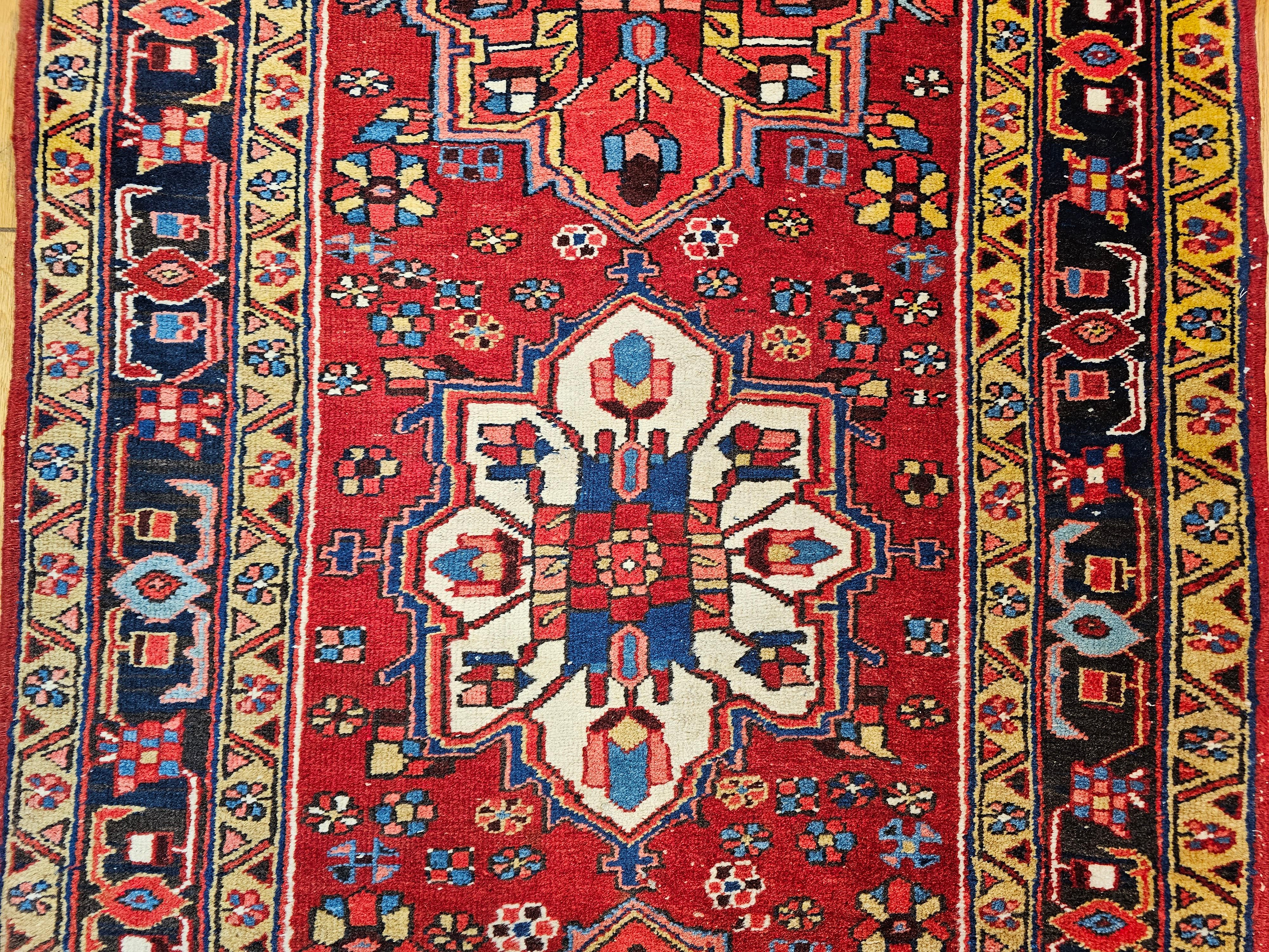 Persischer Heriz-breiter Vintage-Läufer in geometrischem Muster im Angebot 2