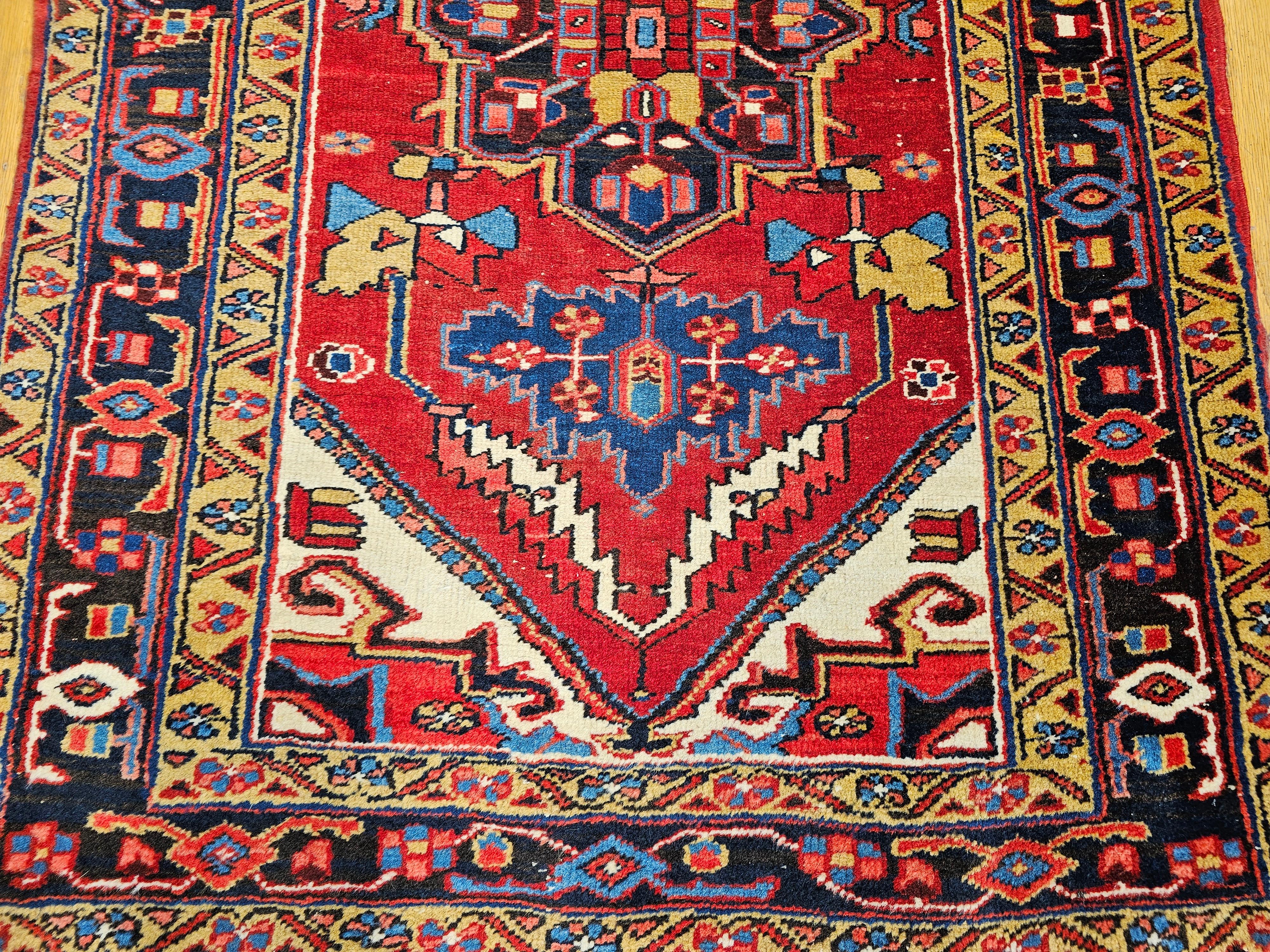 Persischer Heriz-breiter Vintage-Läufer in geometrischem Muster im Angebot 3