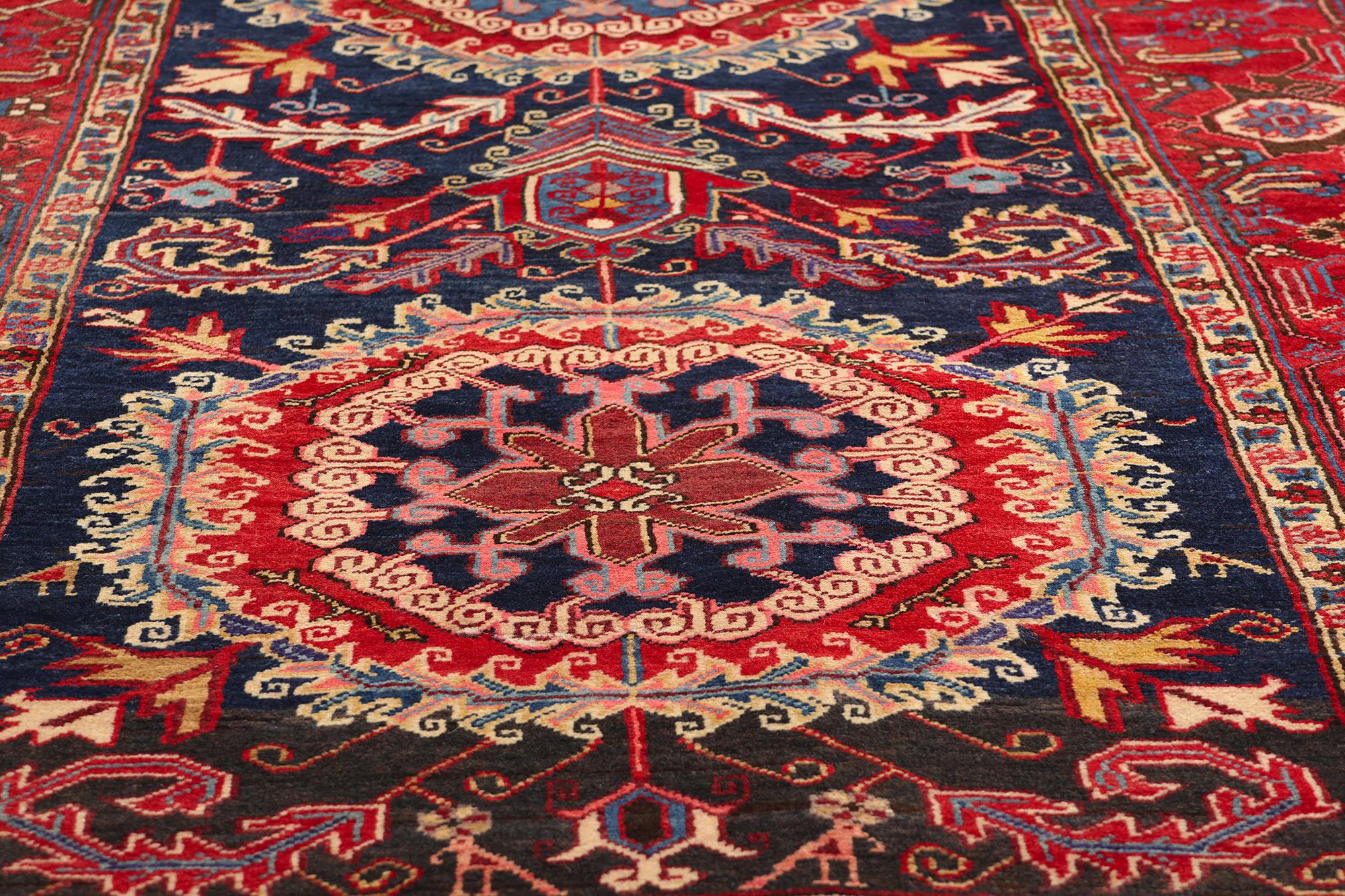 Vintage Persian Carpet Heriz Rug Traditional Elegance In Good Condition For Sale In Dallas, TX