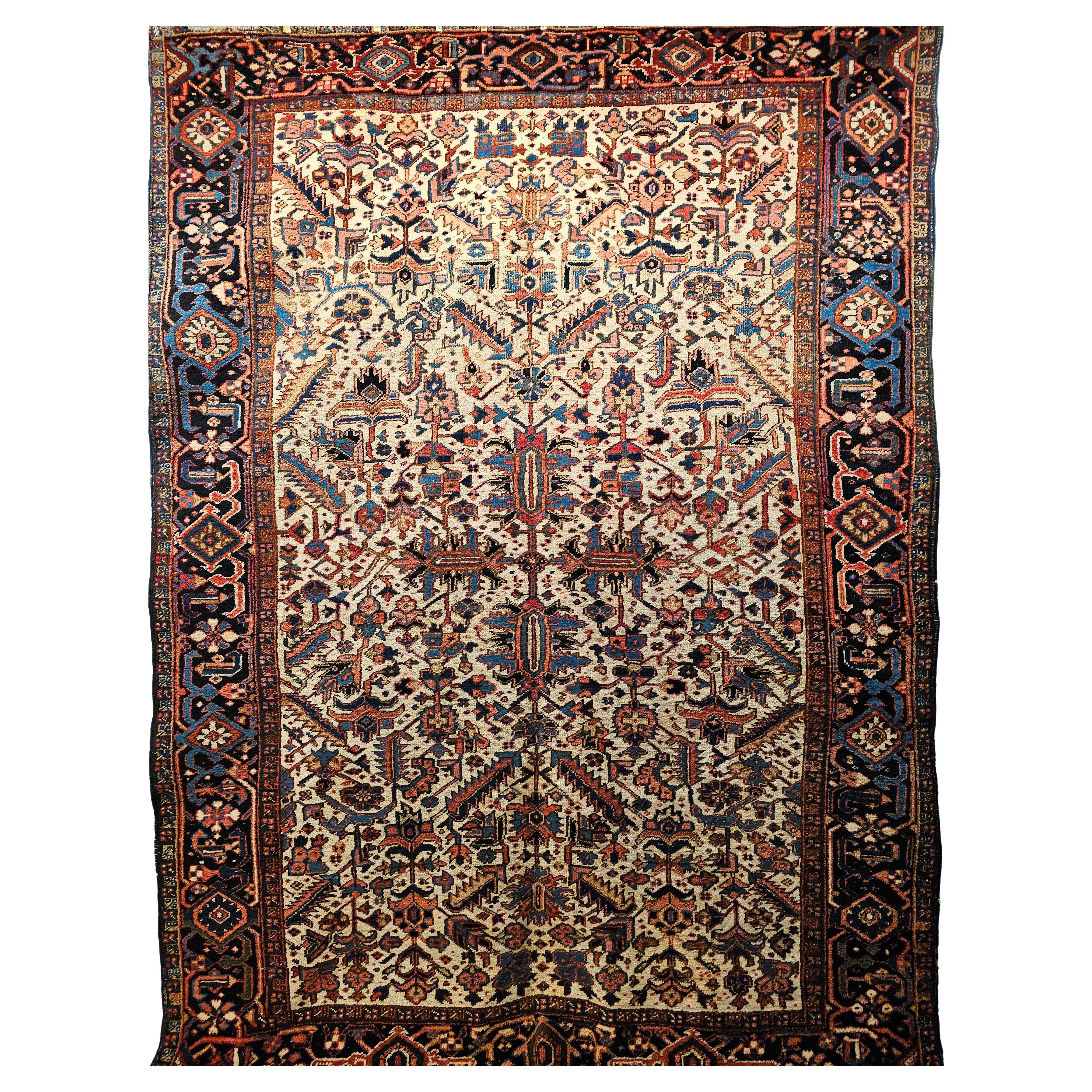 Persischer Heriz Serapi in Allover-Geometrischem Design in Elfenbein, Blau, Marineblau und Marineblau