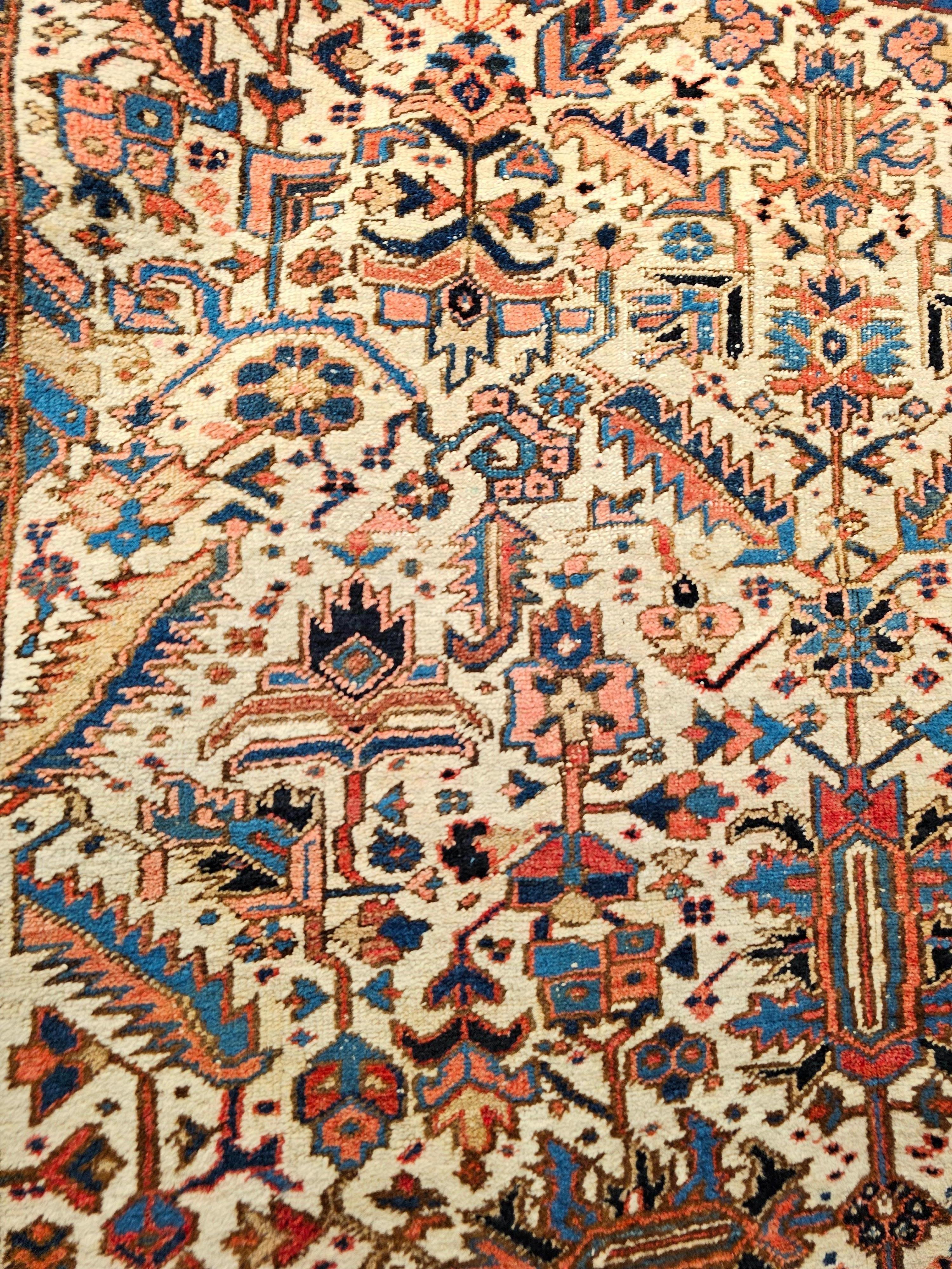 Vintage Persian Heriz Serapi in All over Geometric Pattern in Ivory Color In Good Condition For Sale In Barrington, IL