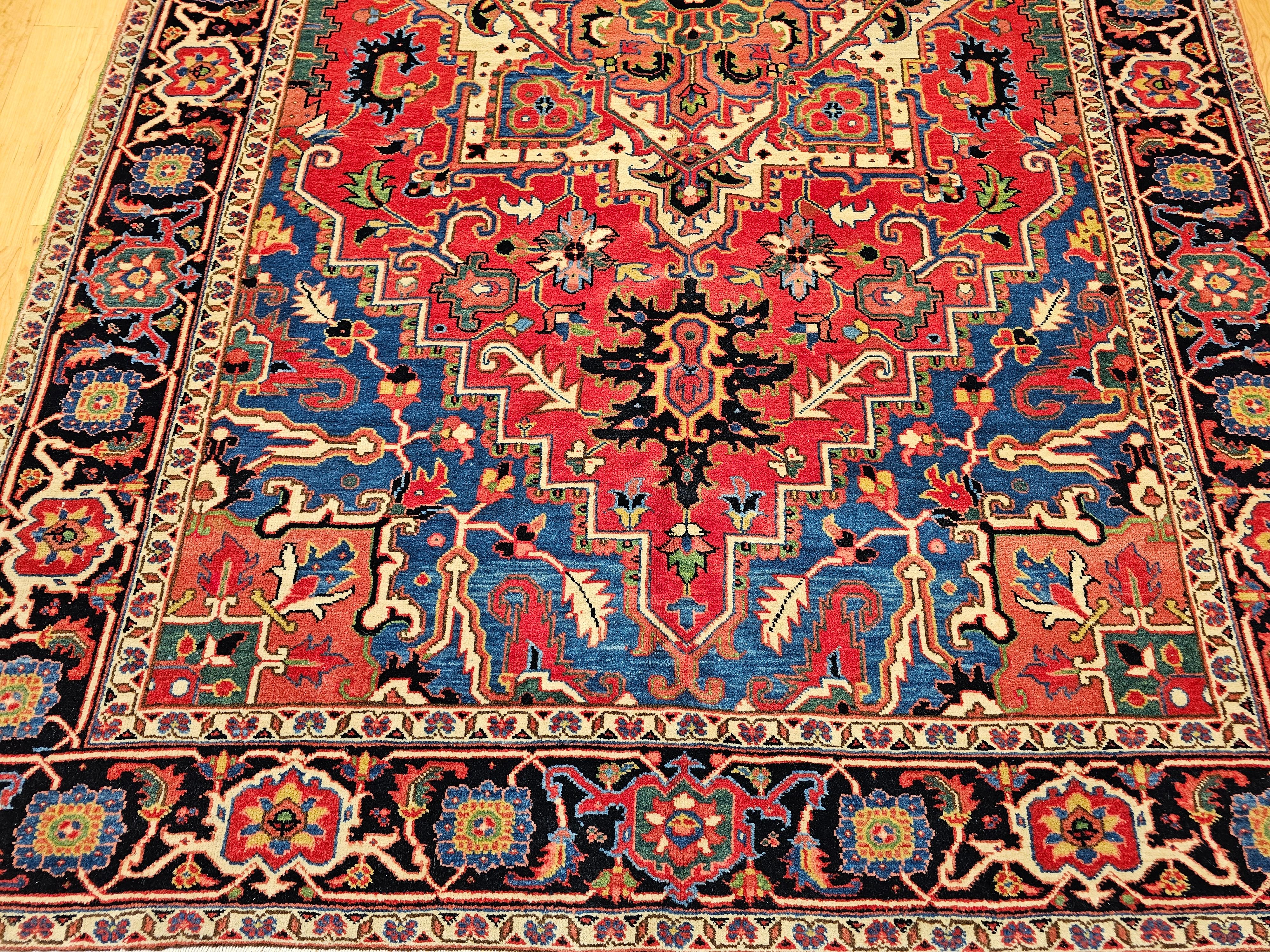 Persischer Heriz Serapi-Teppich aus Terrakotta in Französisch Blau, Grün, Elfenbein, Rot, Vintage (Pflanzlich gefärbt) im Angebot