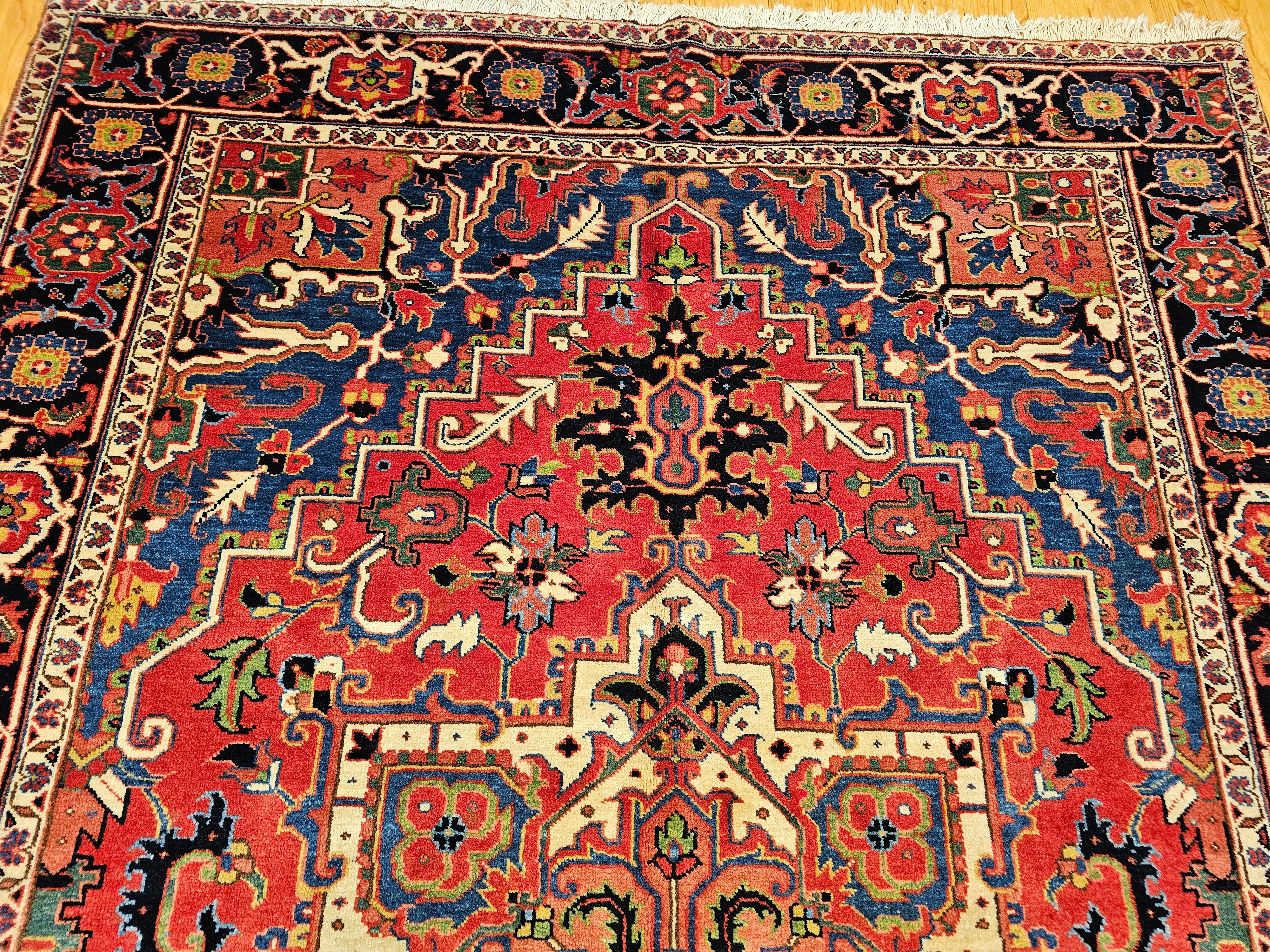 Persischer Heriz Serapi-Teppich aus Terrakotta in Französisch Blau, Grün, Elfenbein, Rot, Vintage (20. Jahrhundert) im Angebot