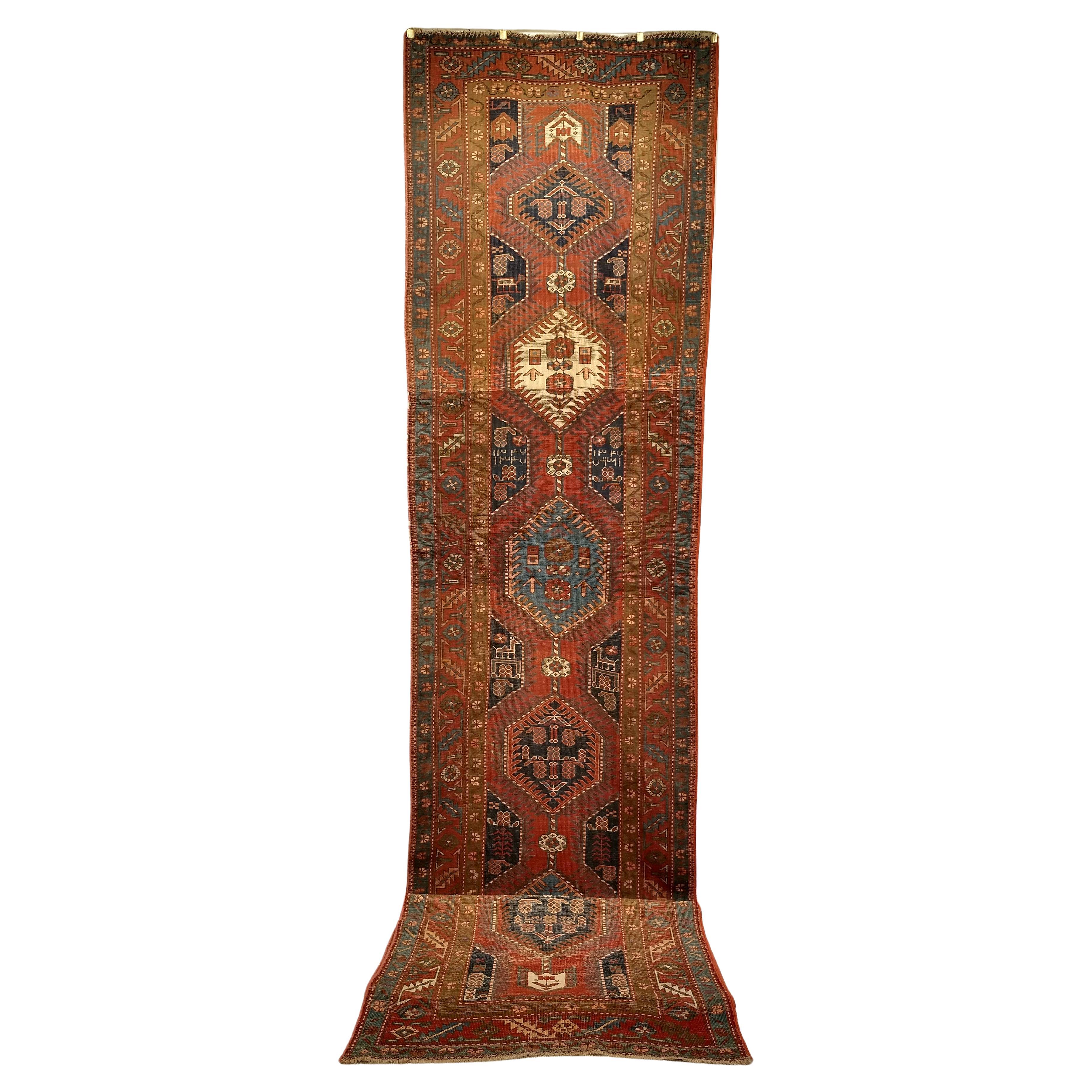 Vintage Persian Heriz Serapi Runner lungo e largo in vendita