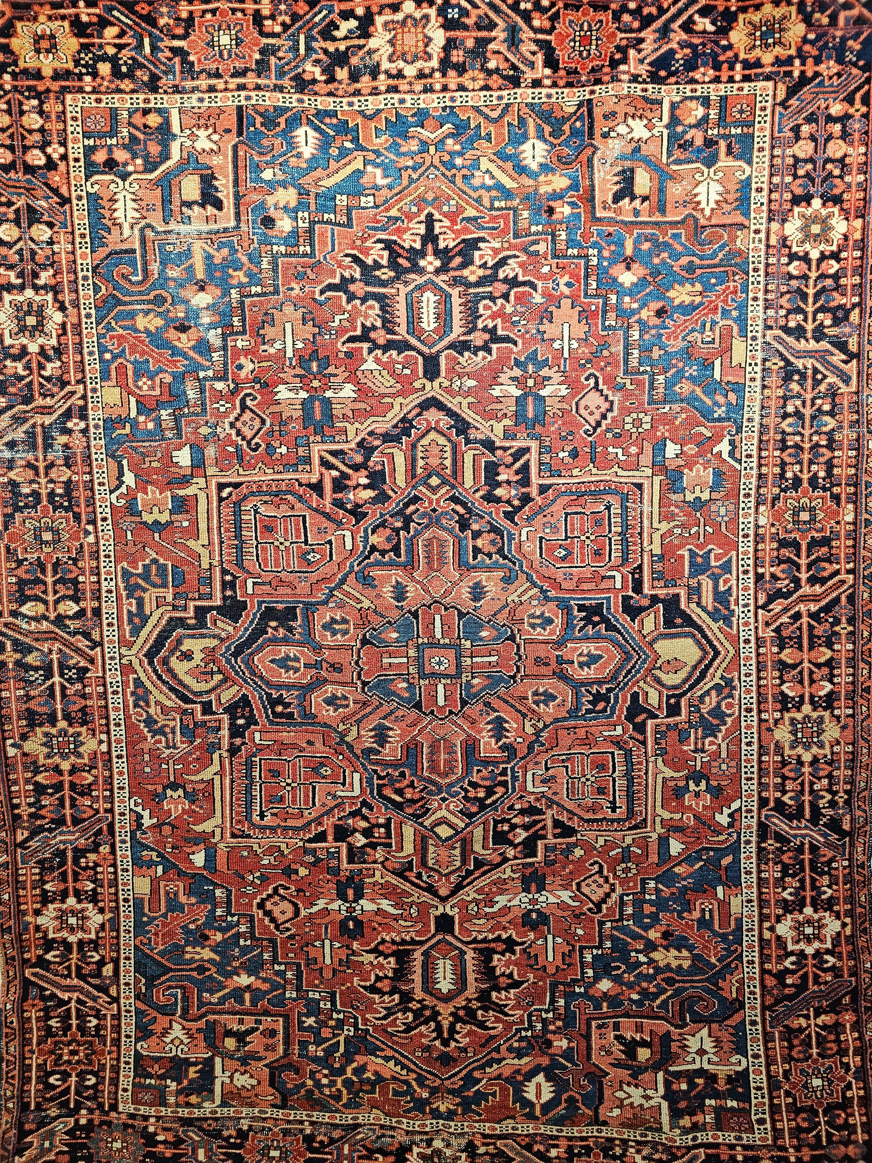 Persischer Heriz-Serapi-Teppich des 19. Jahrhunderts in Rostrot, Französisch Blau, Elfenbein, Marine (Pflanzlich gefärbt) im Angebot