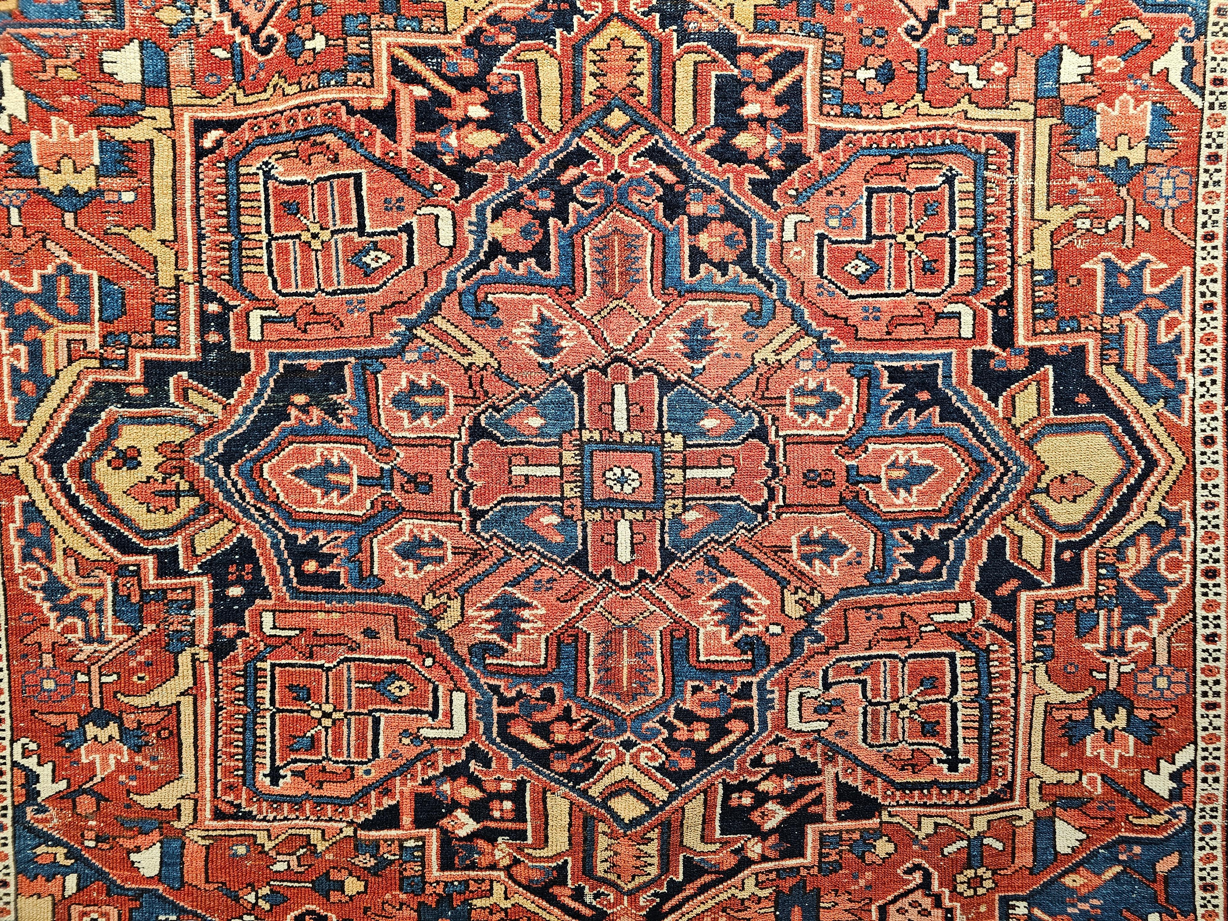 Persischer Heriz-Serapi-Teppich des 19. Jahrhunderts in Rostrot, Französisch Blau, Elfenbein, Marine im Angebot 3