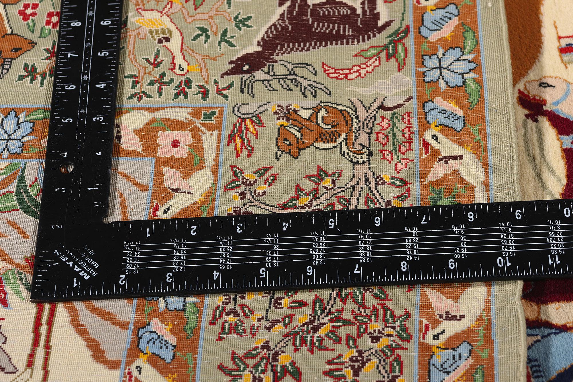 Vintage Persian Hunting Isfahan Carpet with Traditional Style In Excellent Condition For Sale In Dallas, TX