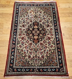 Vintage Persian Isfahan Area Rug, Handgeknüpfte Wolle, 1960er Jahre Floral