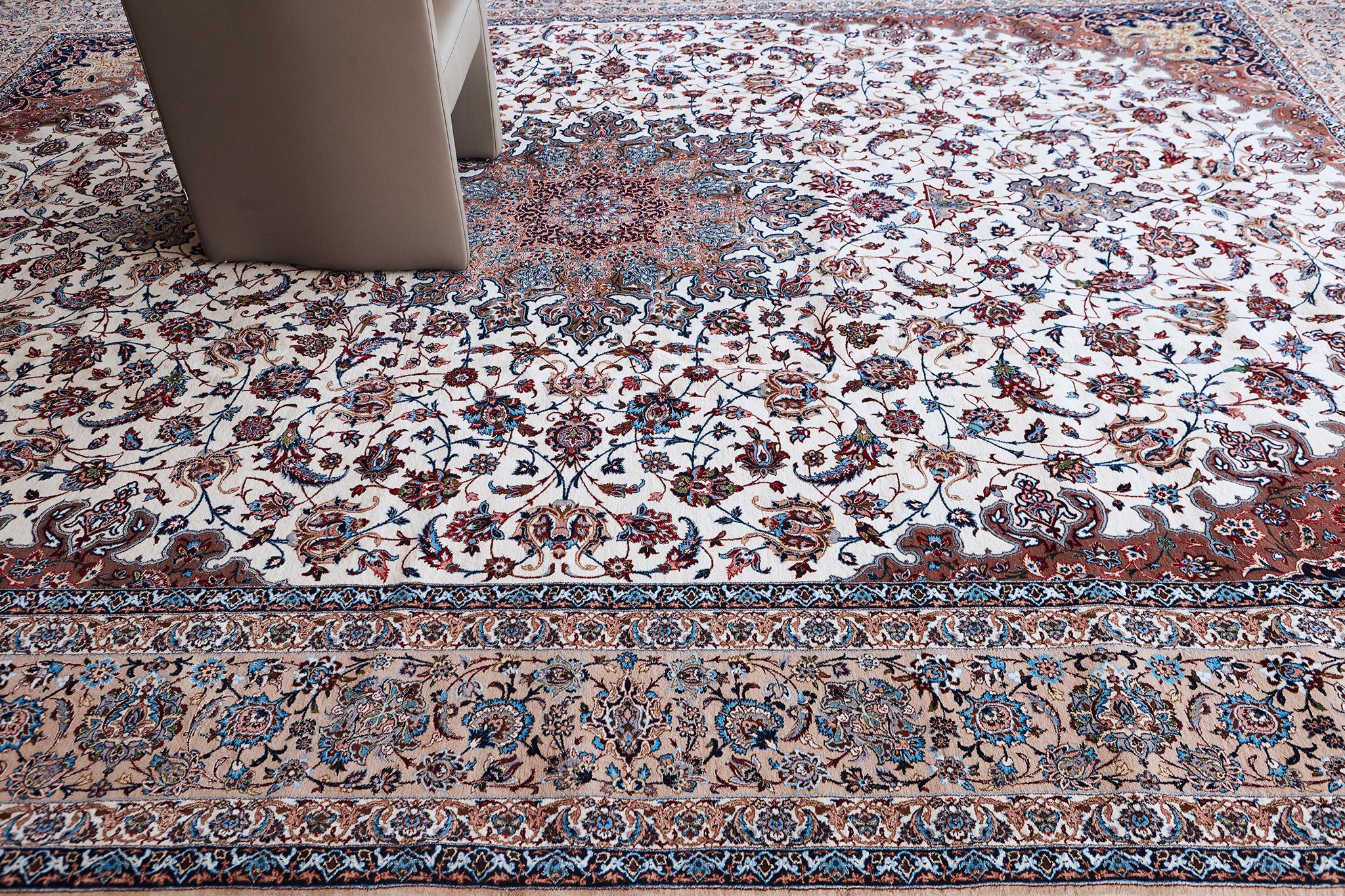 Vintage Persian Isfahan In Good Condition For Sale In WEST HOLLYWOOD, CA