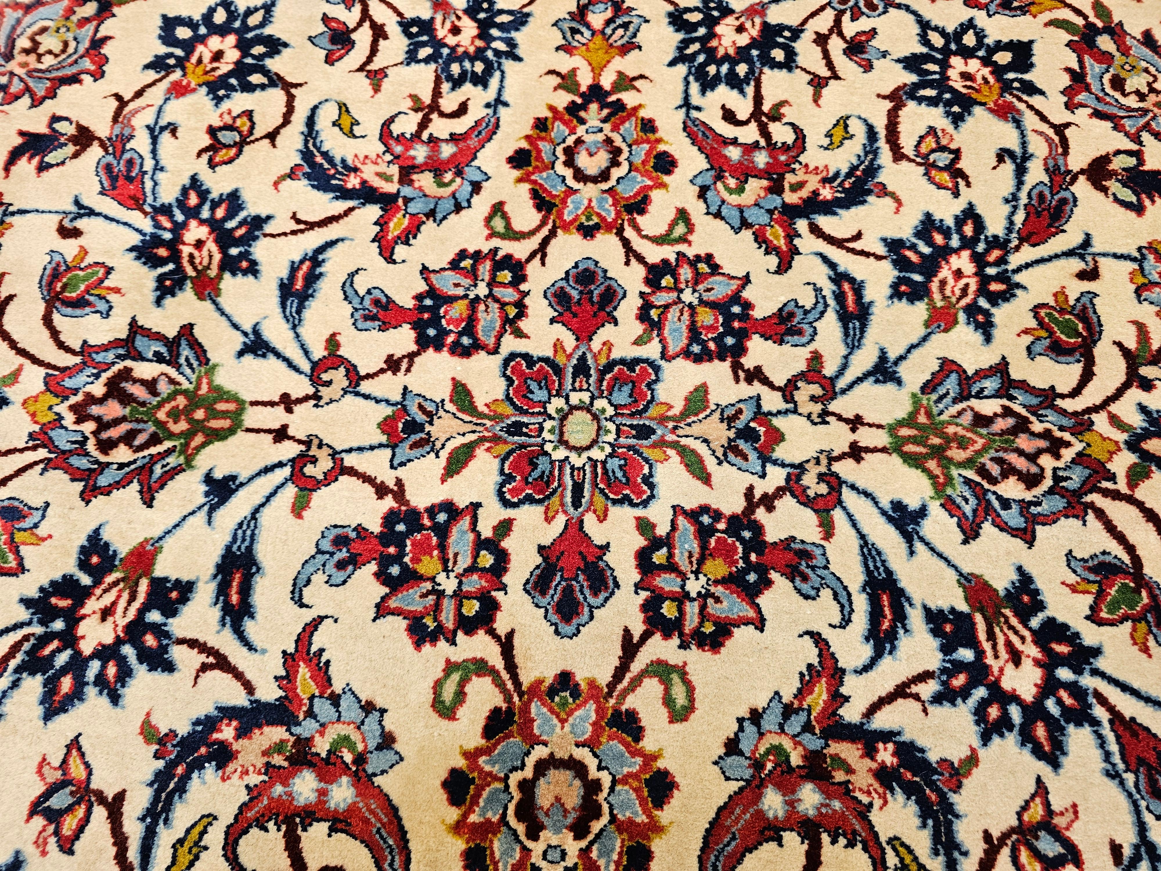 Persischer Isfahan Vintage-Teppich in Zimmergröße mit Allover-Muster in Elfenbein, Rot, Blau und Blau im Angebot 4