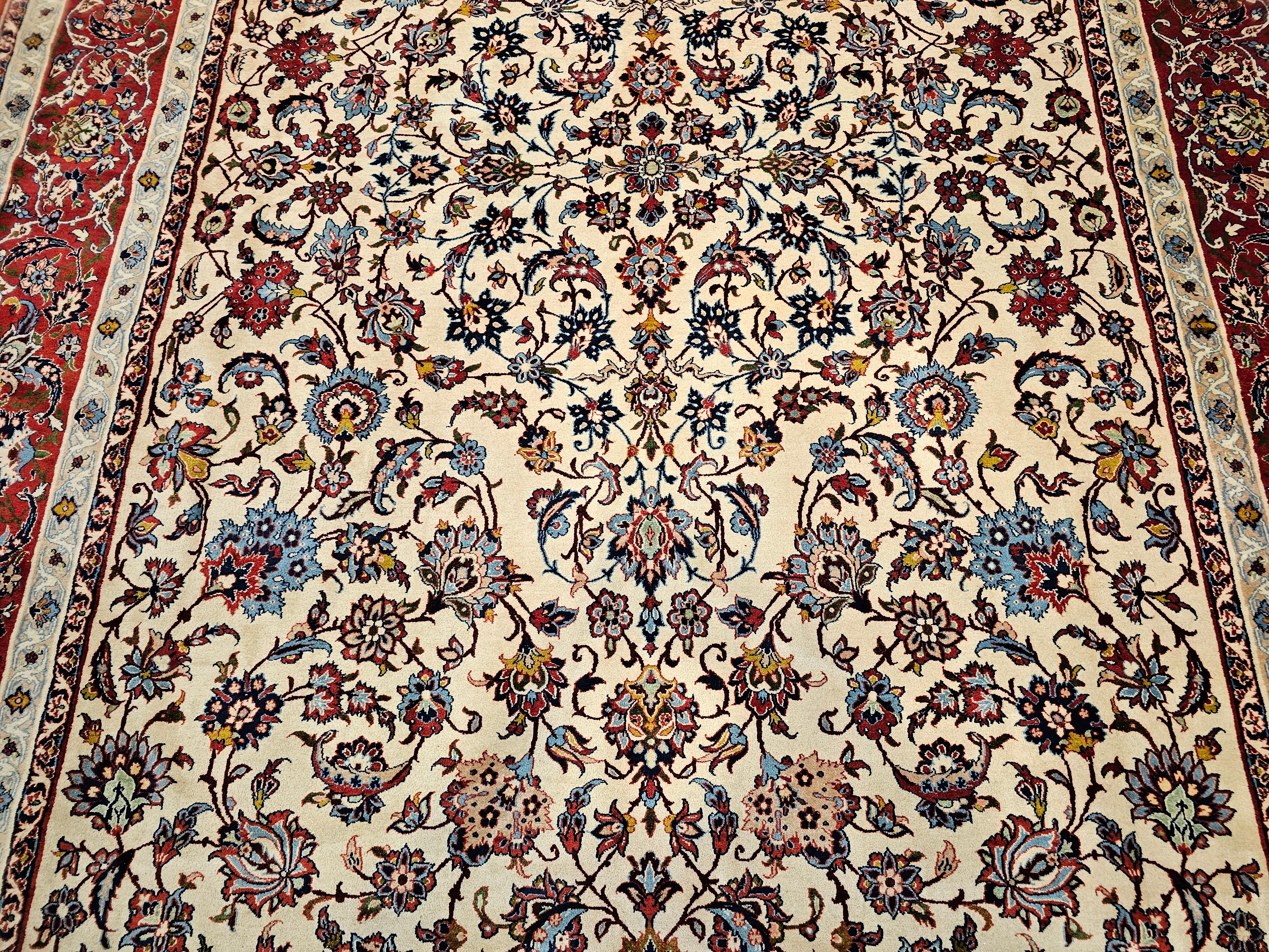 Persischer Isfahan Vintage-Teppich in Zimmergröße mit Allover-Muster in Elfenbein, Rot, Blau und Blau im Zustand „Gut“ im Angebot in Barrington, IL