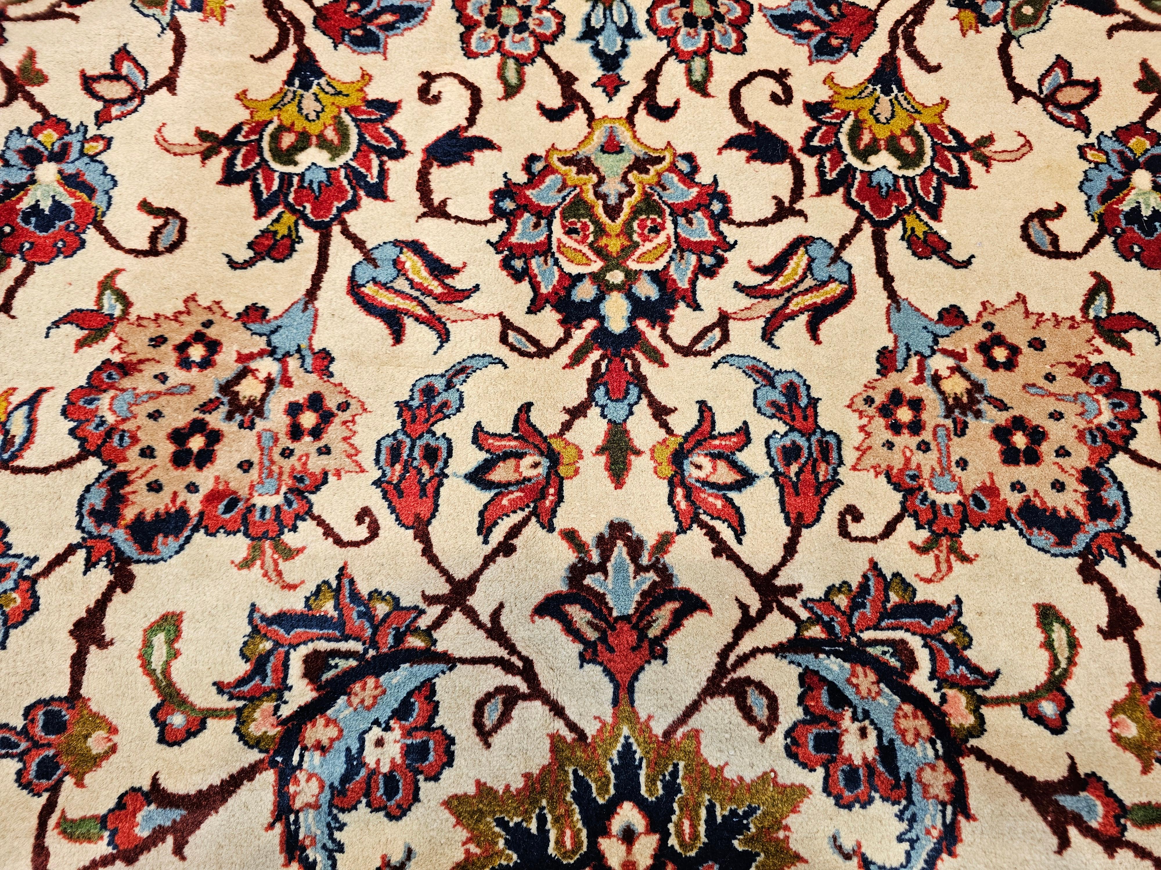 Persischer Isfahan Vintage-Teppich in Zimmergröße mit Allover-Muster in Elfenbein, Rot, Blau und Blau im Angebot 2