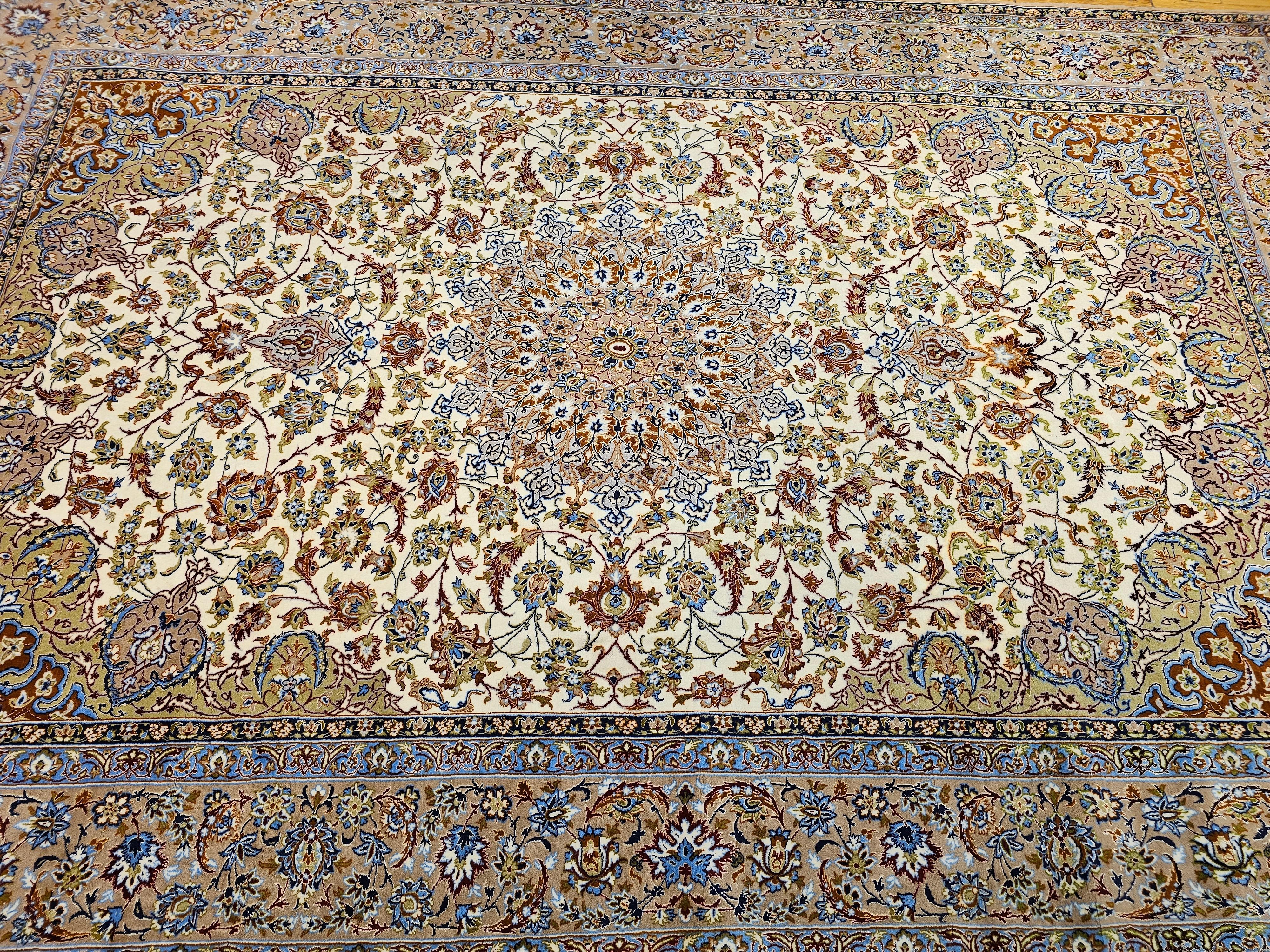 Alfombra Persa Vintage Isfahan con Motivo Floral en Marfil, Azul y Verde en venta 6