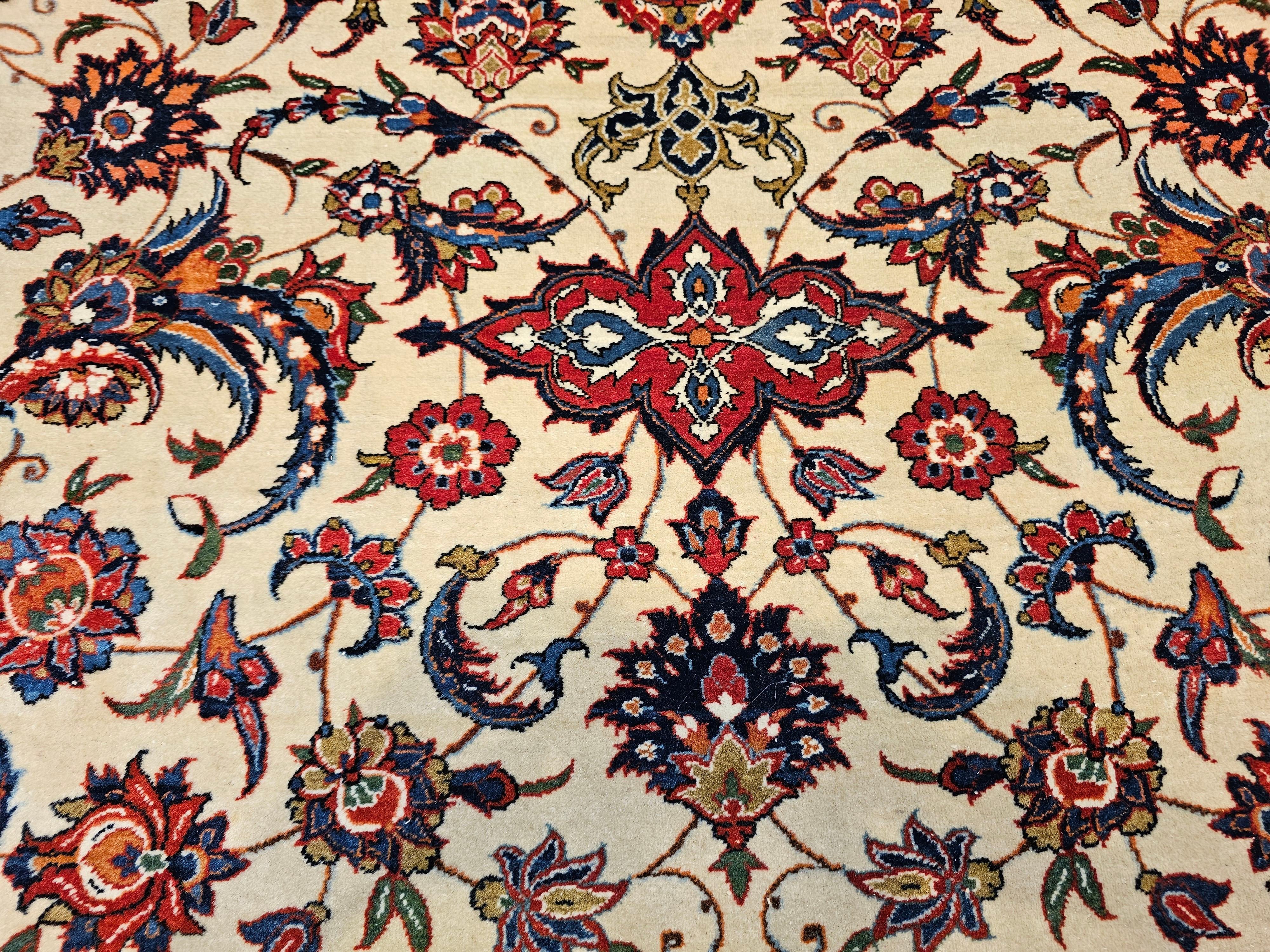 Persischer Isfahan-Teppich in Zimmergröße mit Blumenmuster in Elfenbein, Rot, Blau im Angebot 4