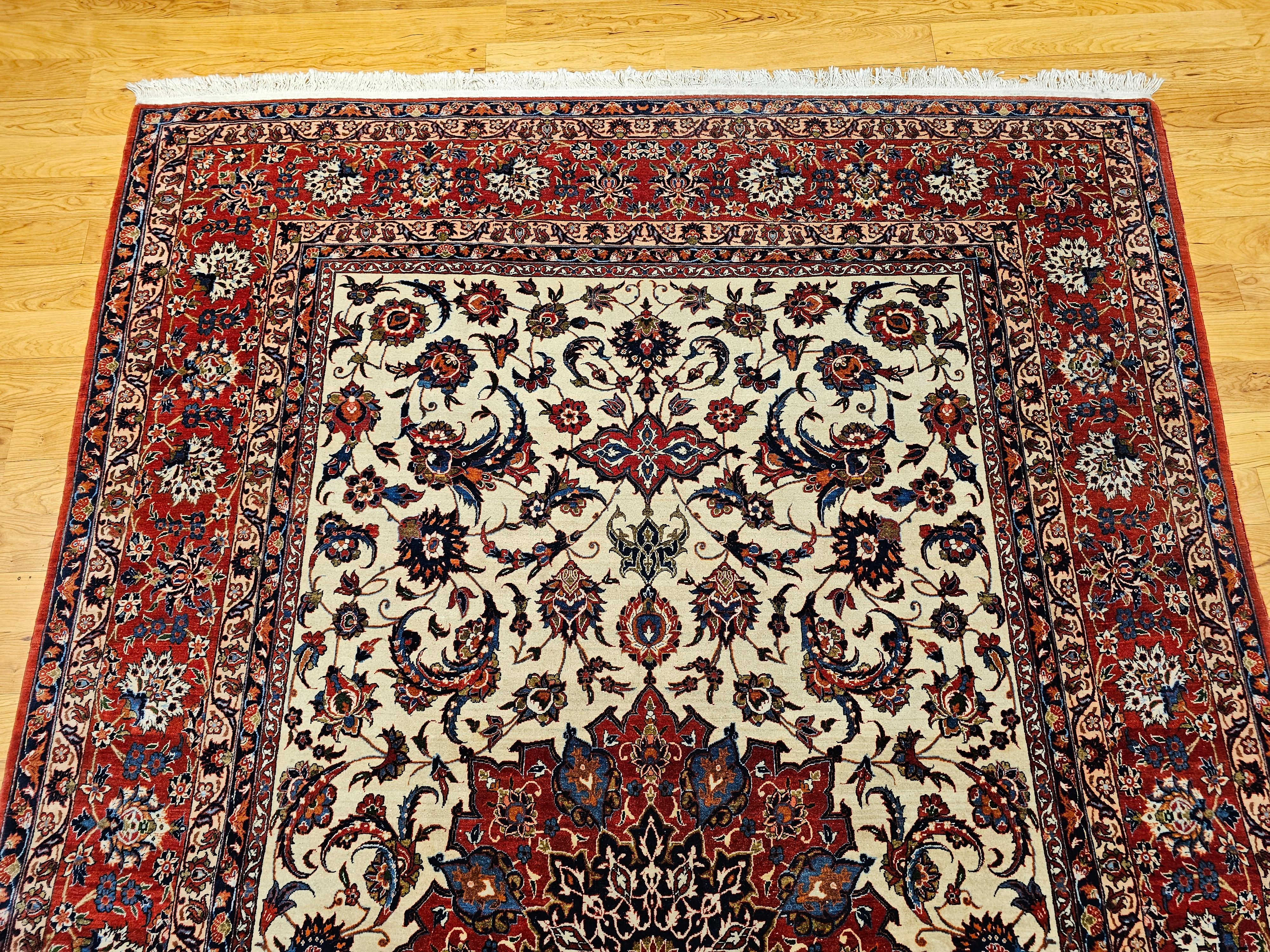 Persischer Isfahan-Teppich in Zimmergröße mit Blumenmuster in Elfenbein, Rot, Blau (Handgeknüpft) im Angebot