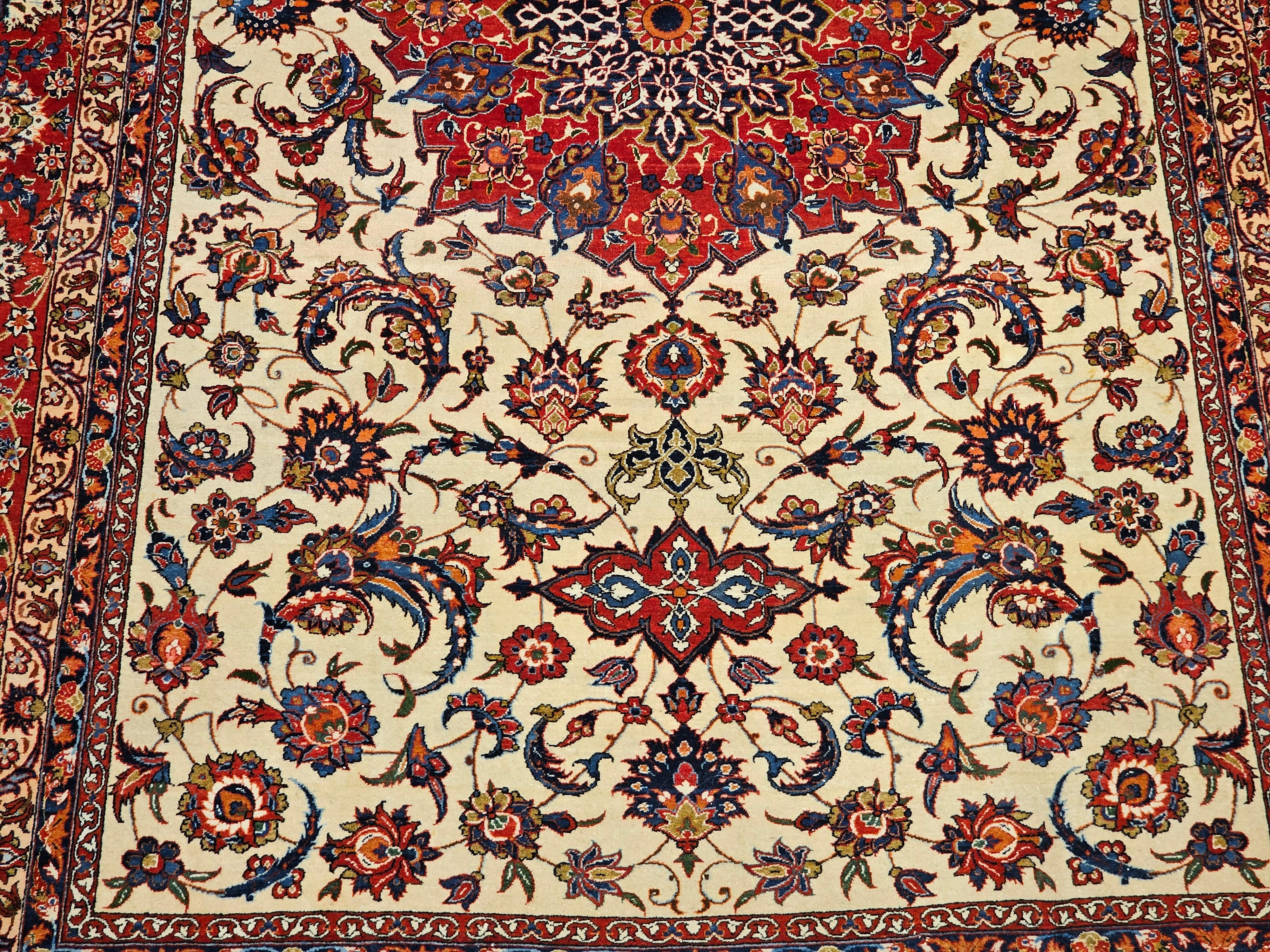 Persischer Isfahan-Teppich in Zimmergröße mit Blumenmuster in Elfenbein, Rot, Blau im Angebot 2