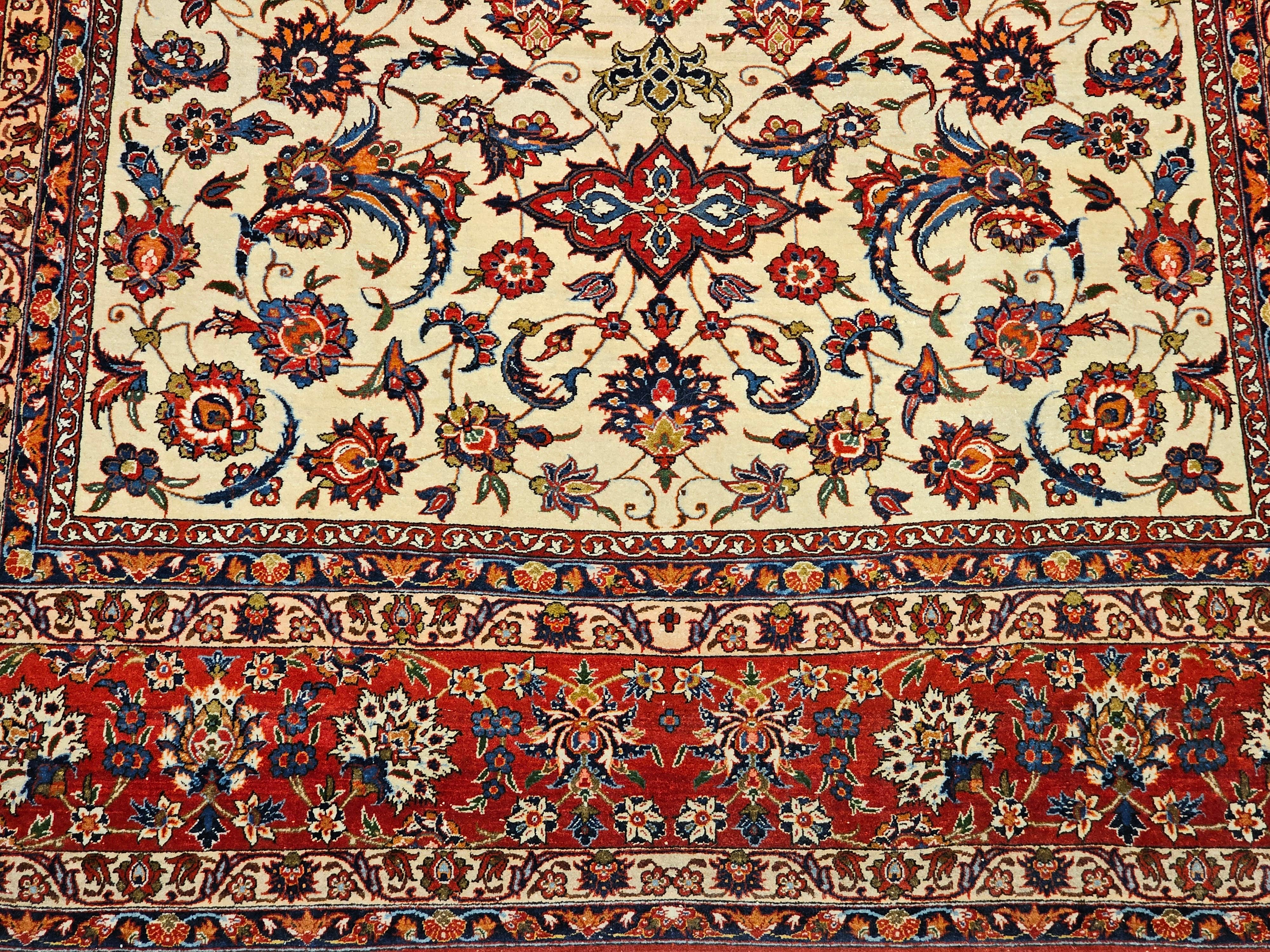 Persischer Isfahan-Teppich in Zimmergröße mit Blumenmuster in Elfenbein, Rot, Blau im Angebot 3