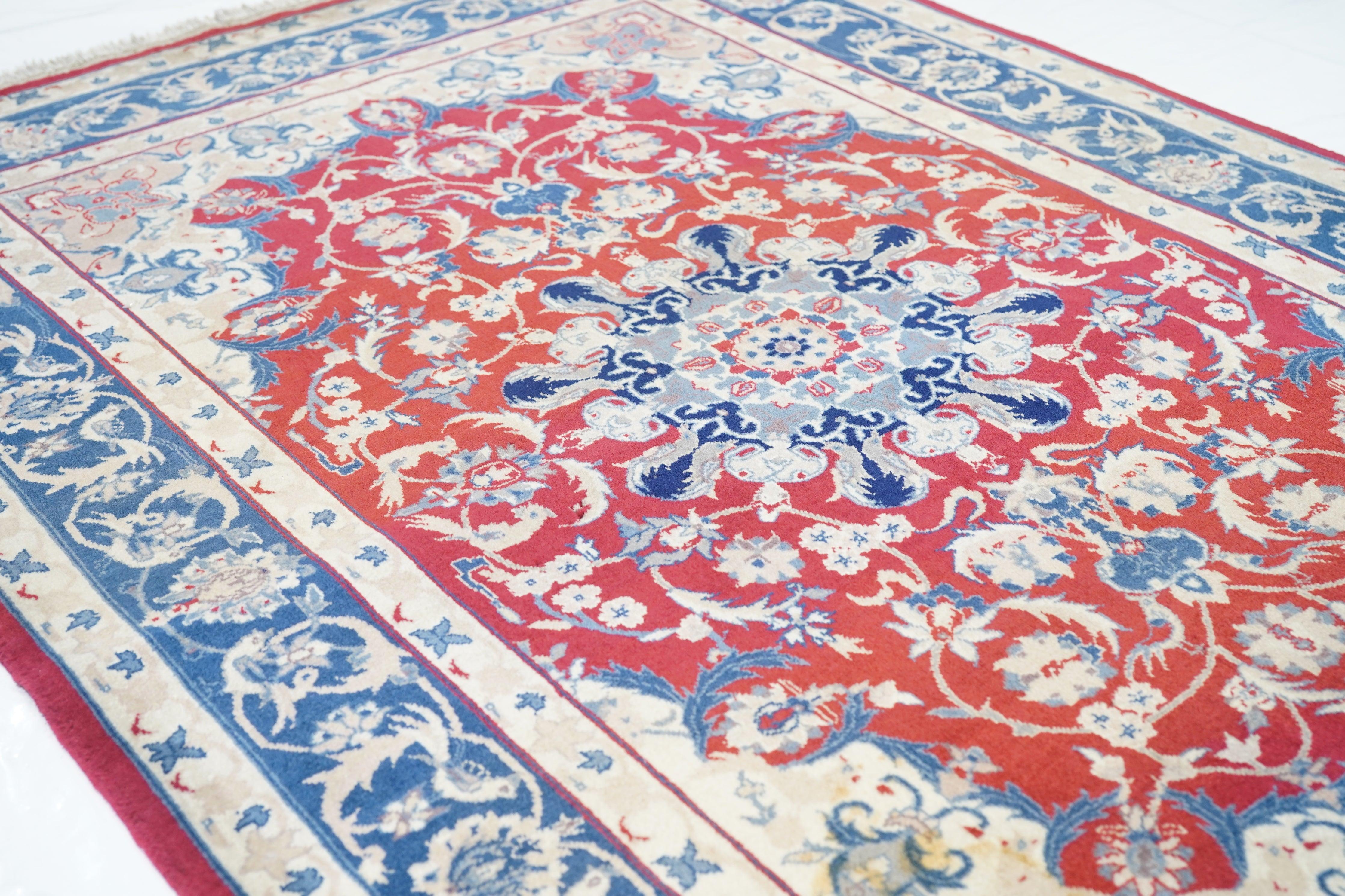 Persischer Isfahan-Teppich im Vintage-Stil, 4'0'' x 6'0'' im Angebot 1
