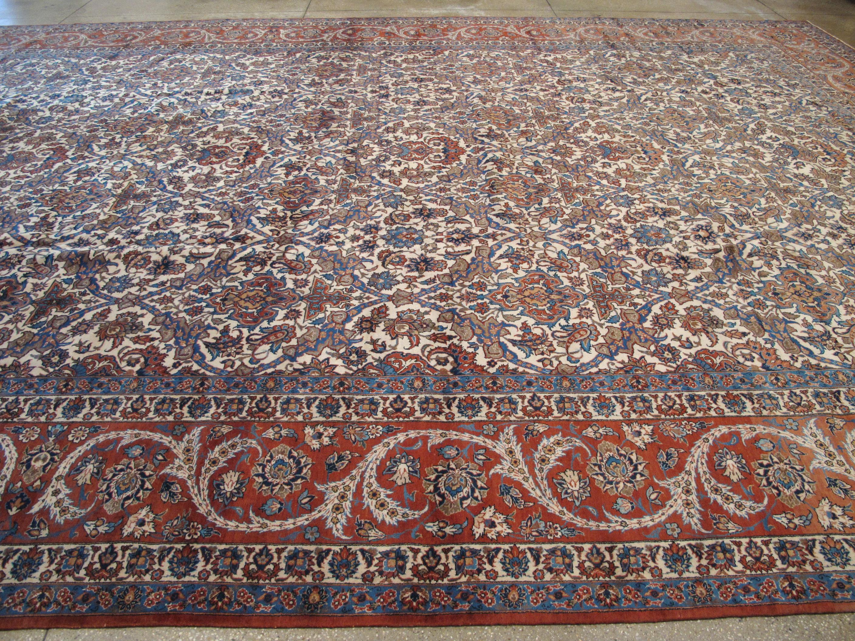 Vintage Persian Isfahan Rug For Sale 1