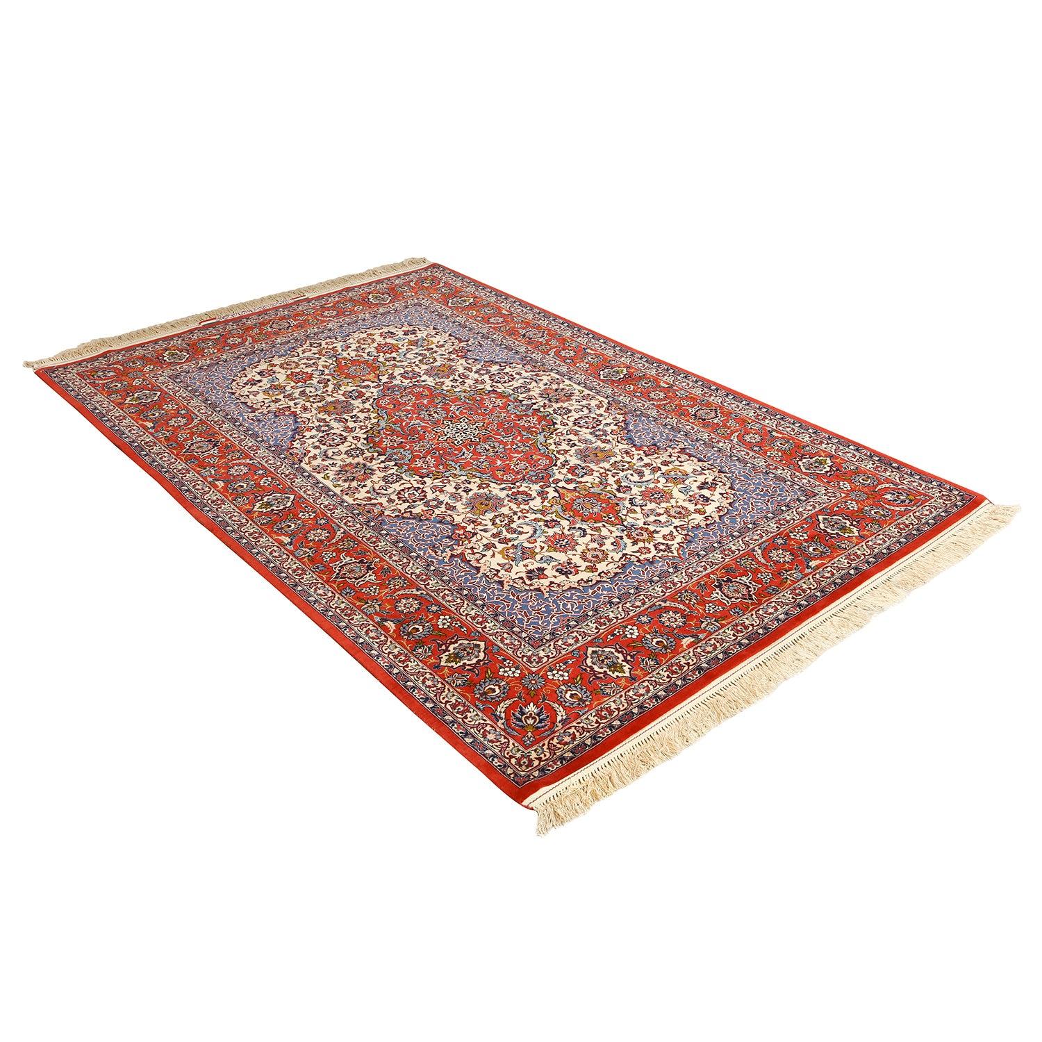 Vintage Persian Isfahan Rug in Kork and Silk - Size: 7'7 X 5 In Excellent Condition For Sale In Los Angeles, CA