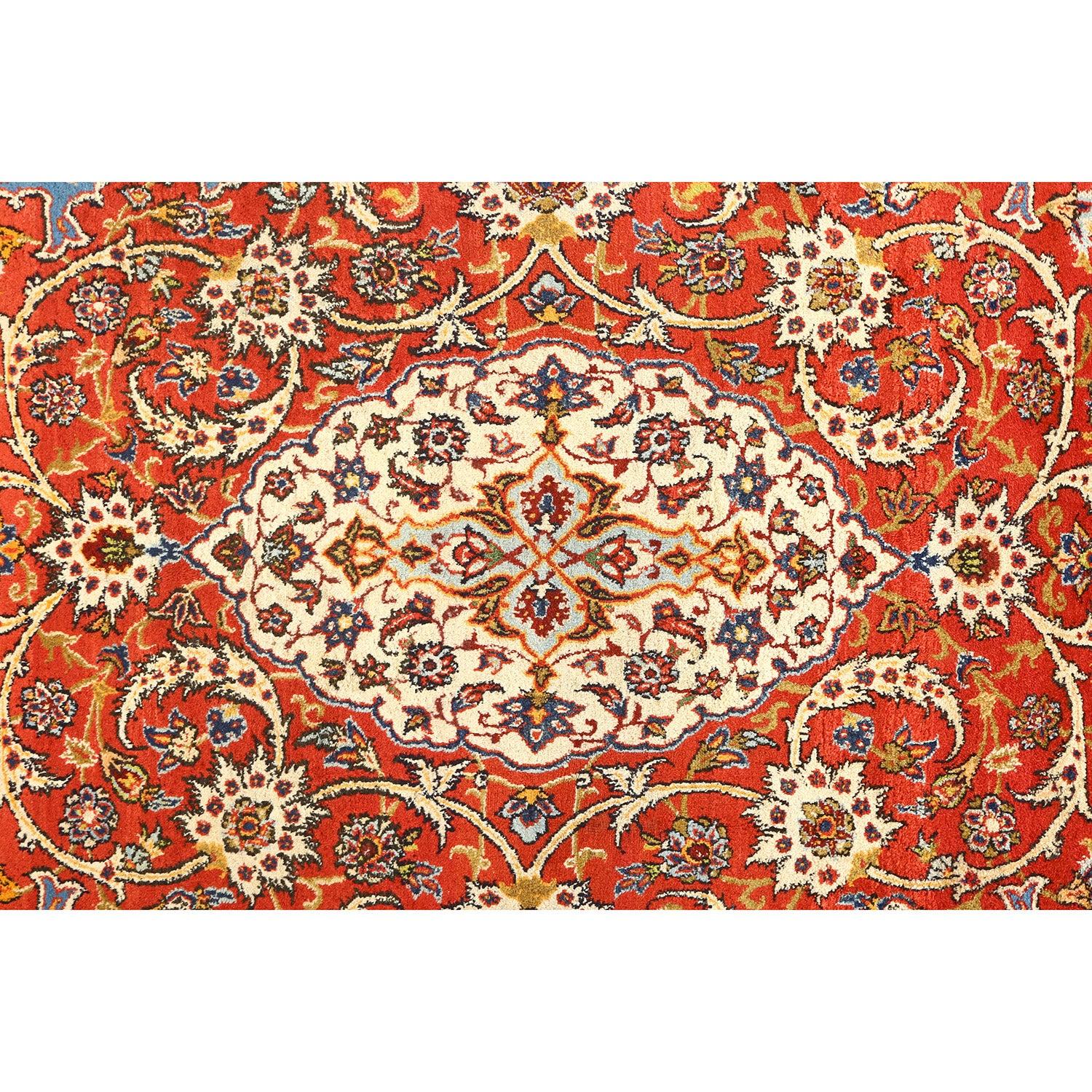 Vintage Persian Isfahan Rug - Size: 6'5x5'3 In Good Condition For Sale In Los Angeles, CA