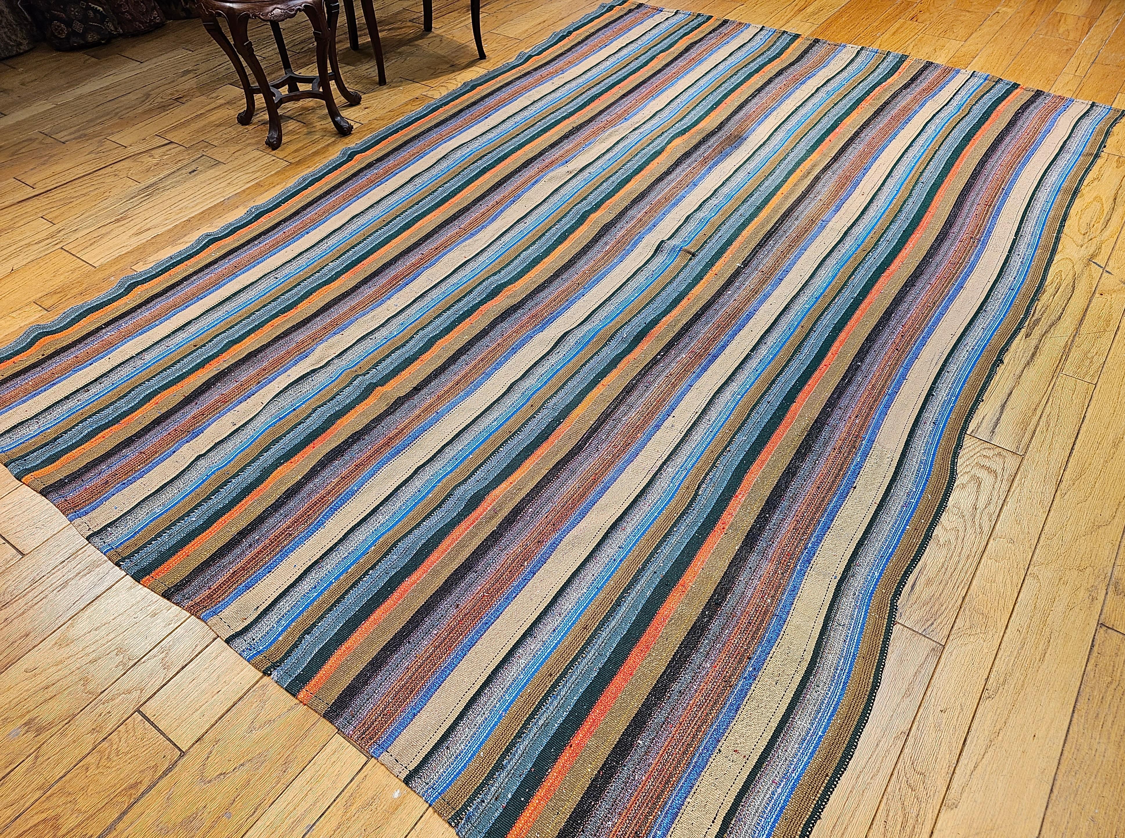 Vintage Persisch Jajim Kilim Bereich  Teppich mit Streifenmuster im Angebot 9