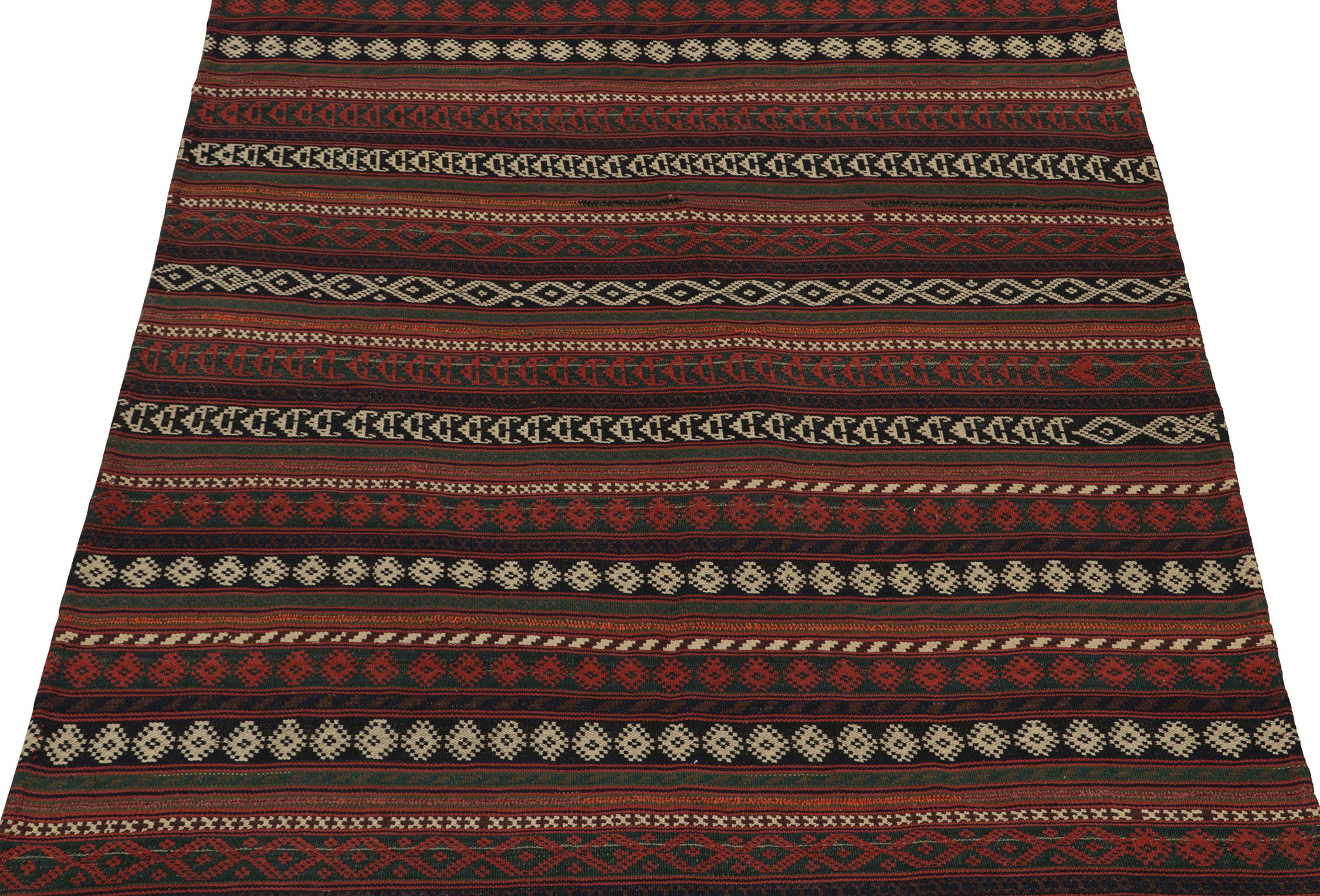 Persischer Jajim-Kelim mit polychromen Streifenmuster von Teppich & Kilim (Stammeskunst) im Angebot