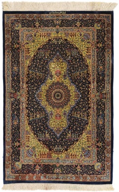 Tapis persan vintage Jamshidi en soie Qum, l'allure intemporelle rencontre l'enchantement islamique