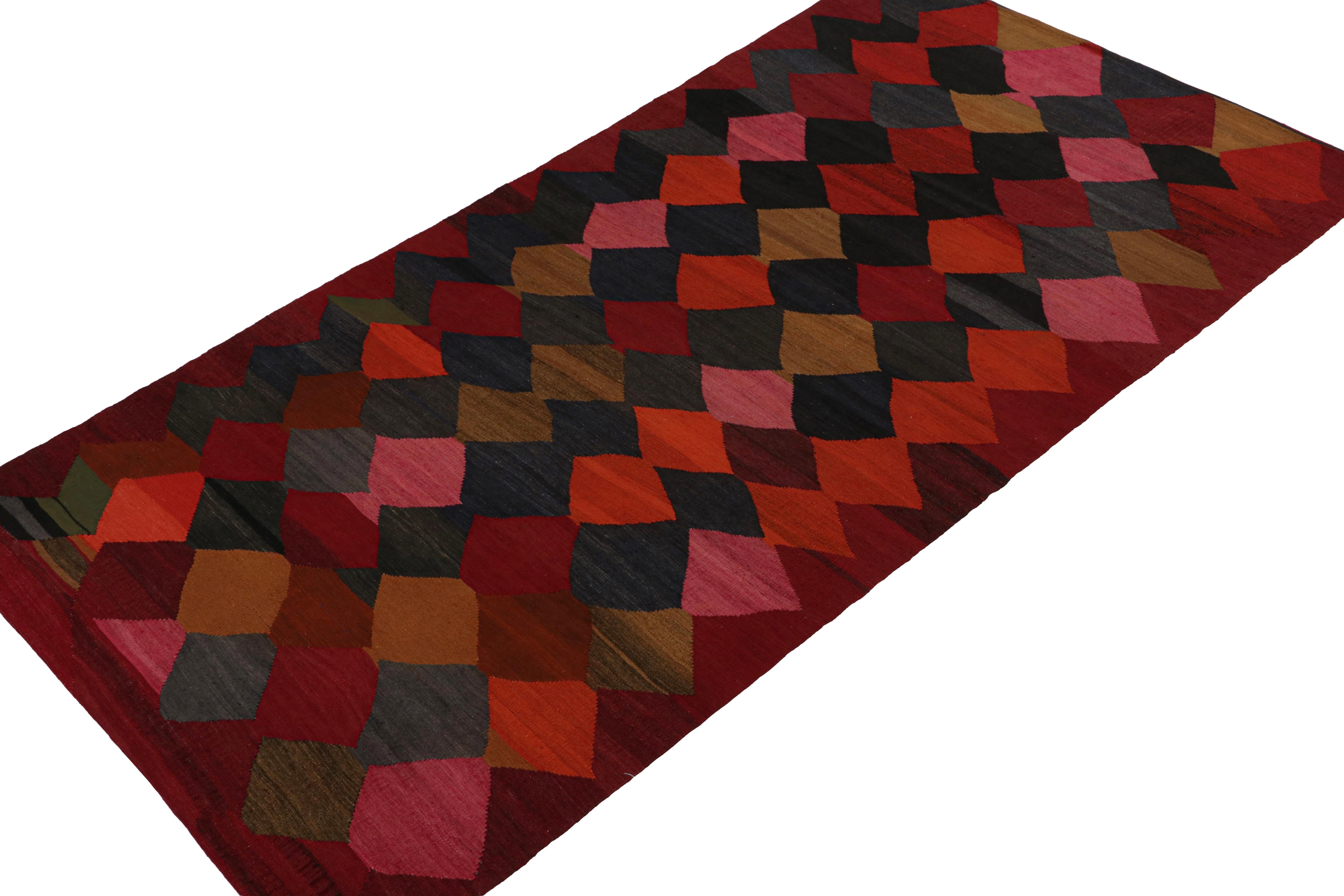 Tribale Kilim tribale persiano vintage Karadagh con diamanti policromi in vendita