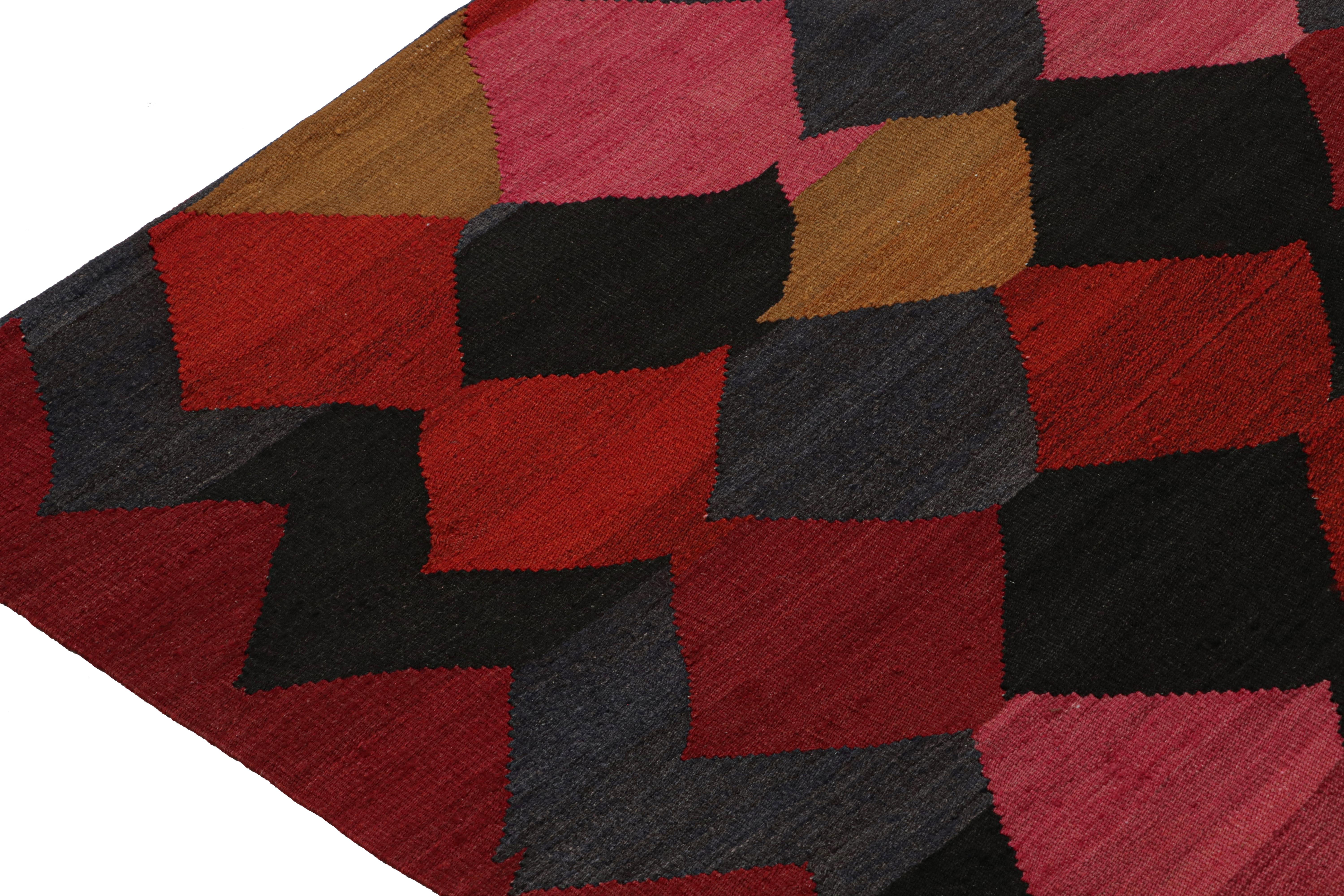 Annodato a mano Kilim tribale persiano vintage Karadagh con diamanti policromi in vendita