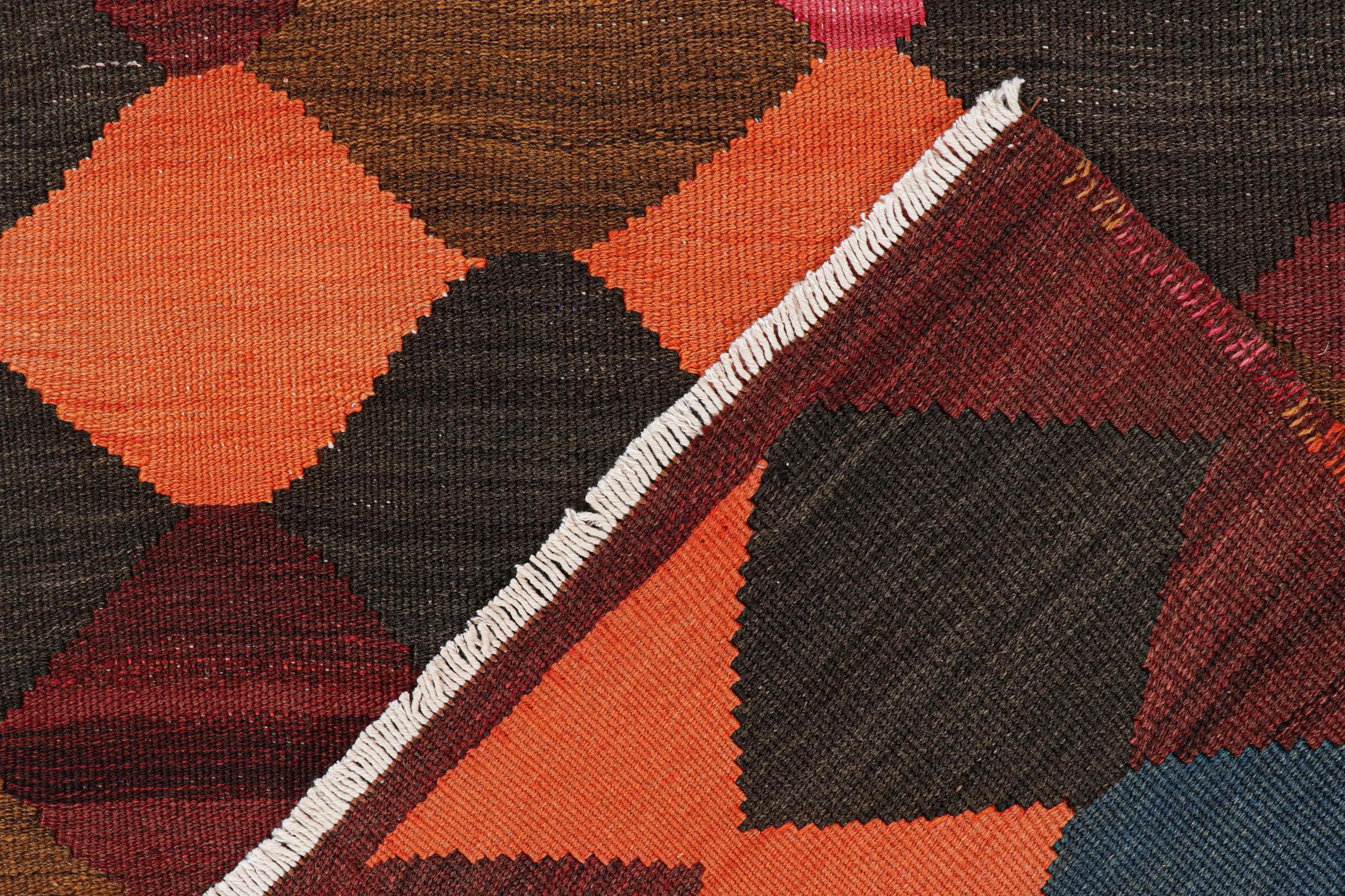 Milieu du XXe siècle Tapis Kilim tribal persan vintage Karadagh en diamants polychromes de Rug & Kilim en vente