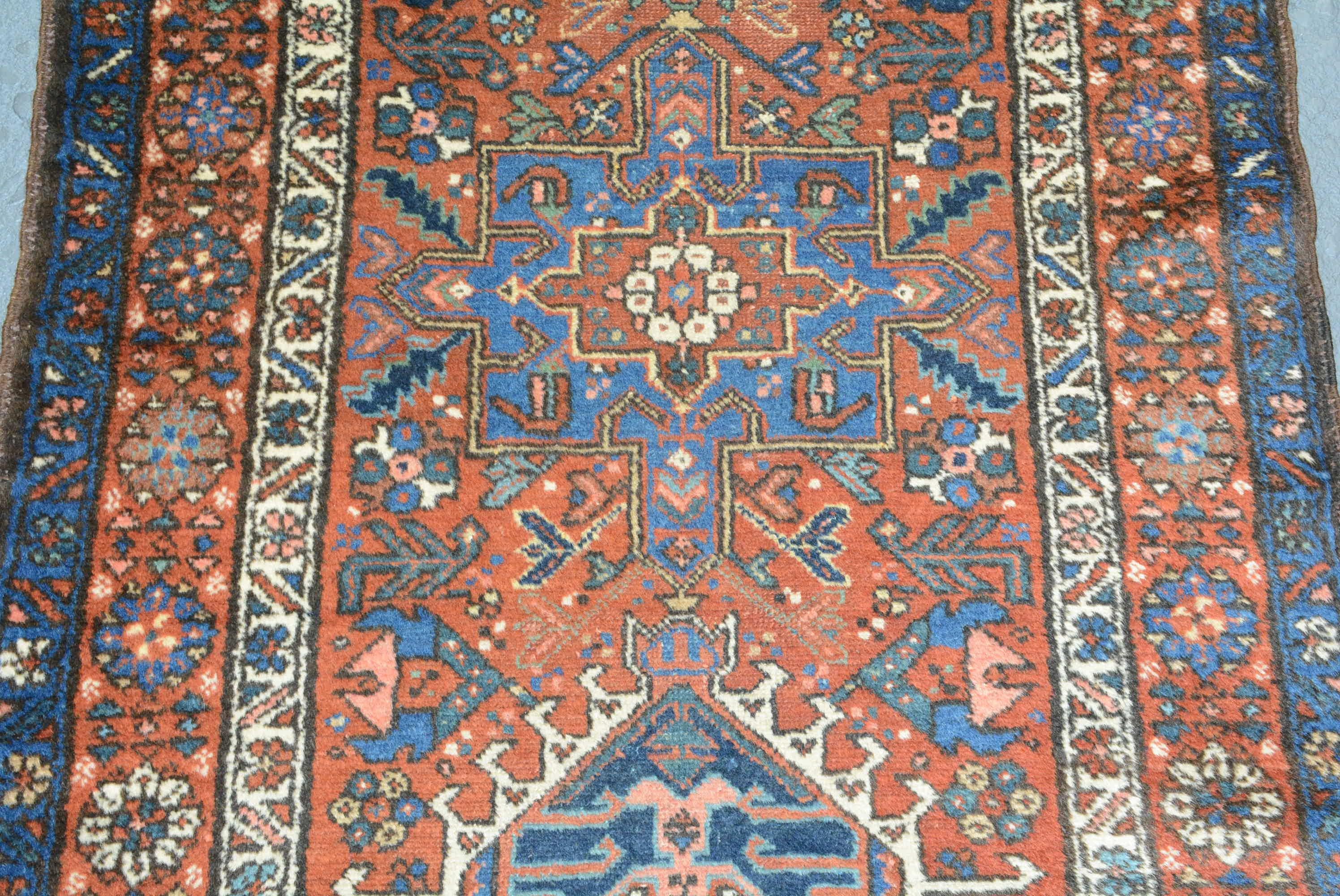 Perse Tapis de couloir persan vintage Karadja en vente