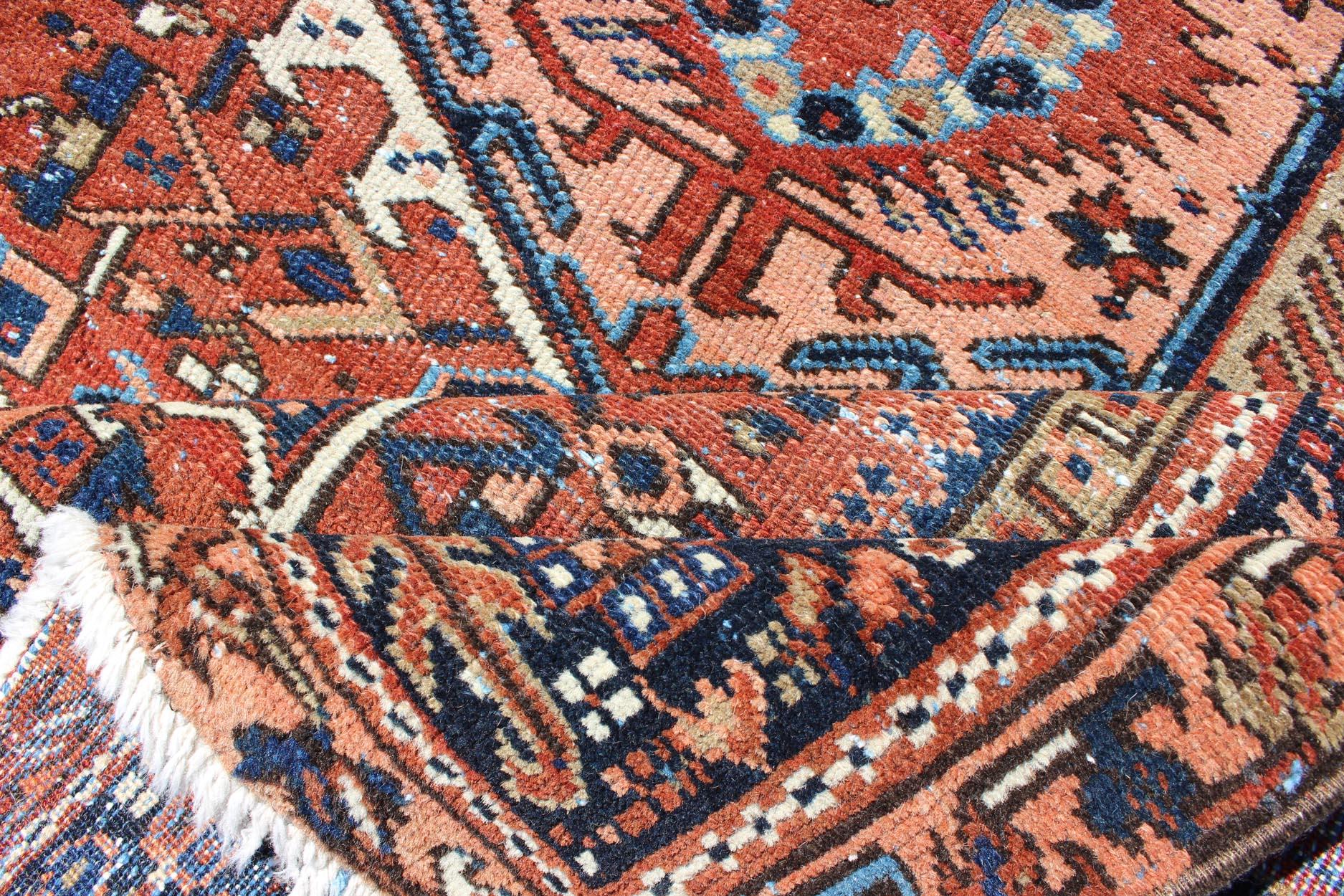 Alfombra persa vintage Karadjeh con medallones geométricos de tres capas Anudado a mano