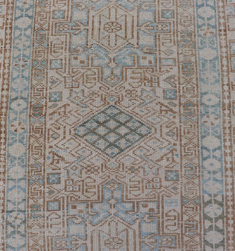 Alfombra persa vintage Karadjeh con medallones en tonos tierra y azul claro Lana
