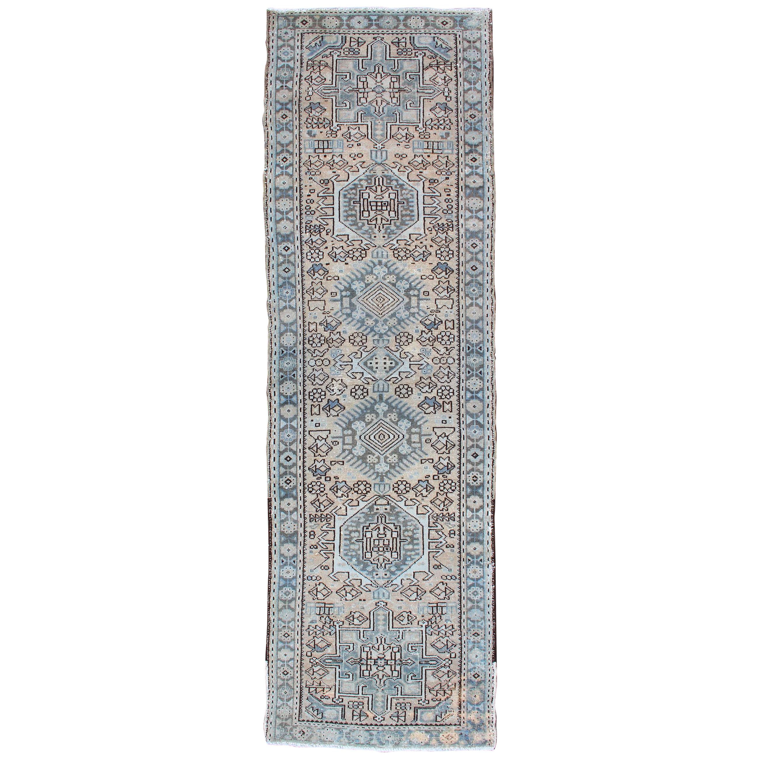 Tapis de couloir court persan vintage Karadjeh à motifs géométriques
