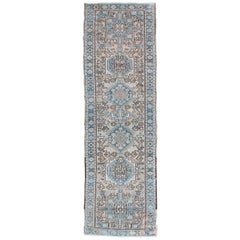 Tapis de couloir court persan vintage Karadjeh à motifs géométriques