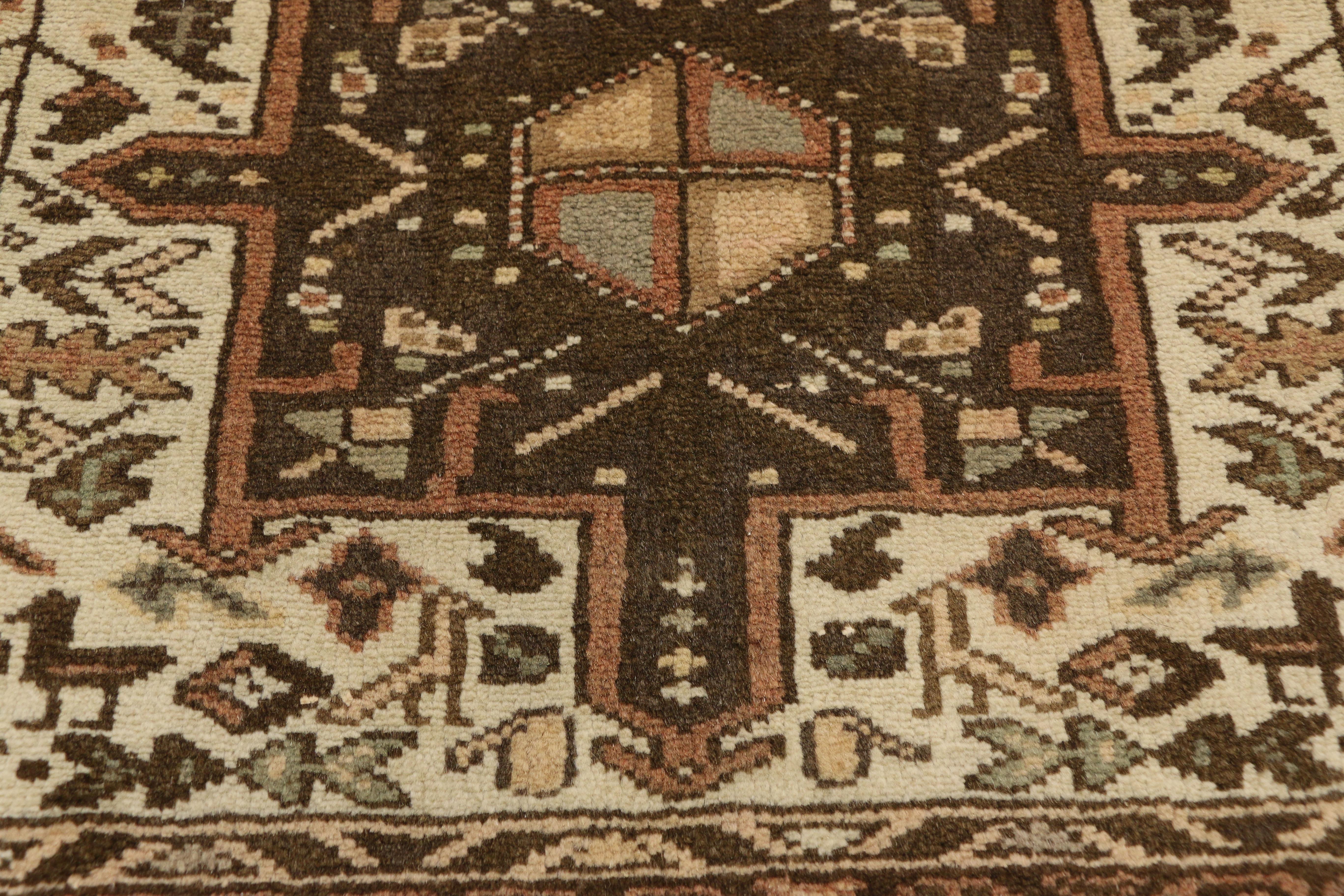 Persischer Karaja-Heriz-Akzent-Teppich mit Mid-Century-Modern-Stil (Handgeknüpft) im Angebot
