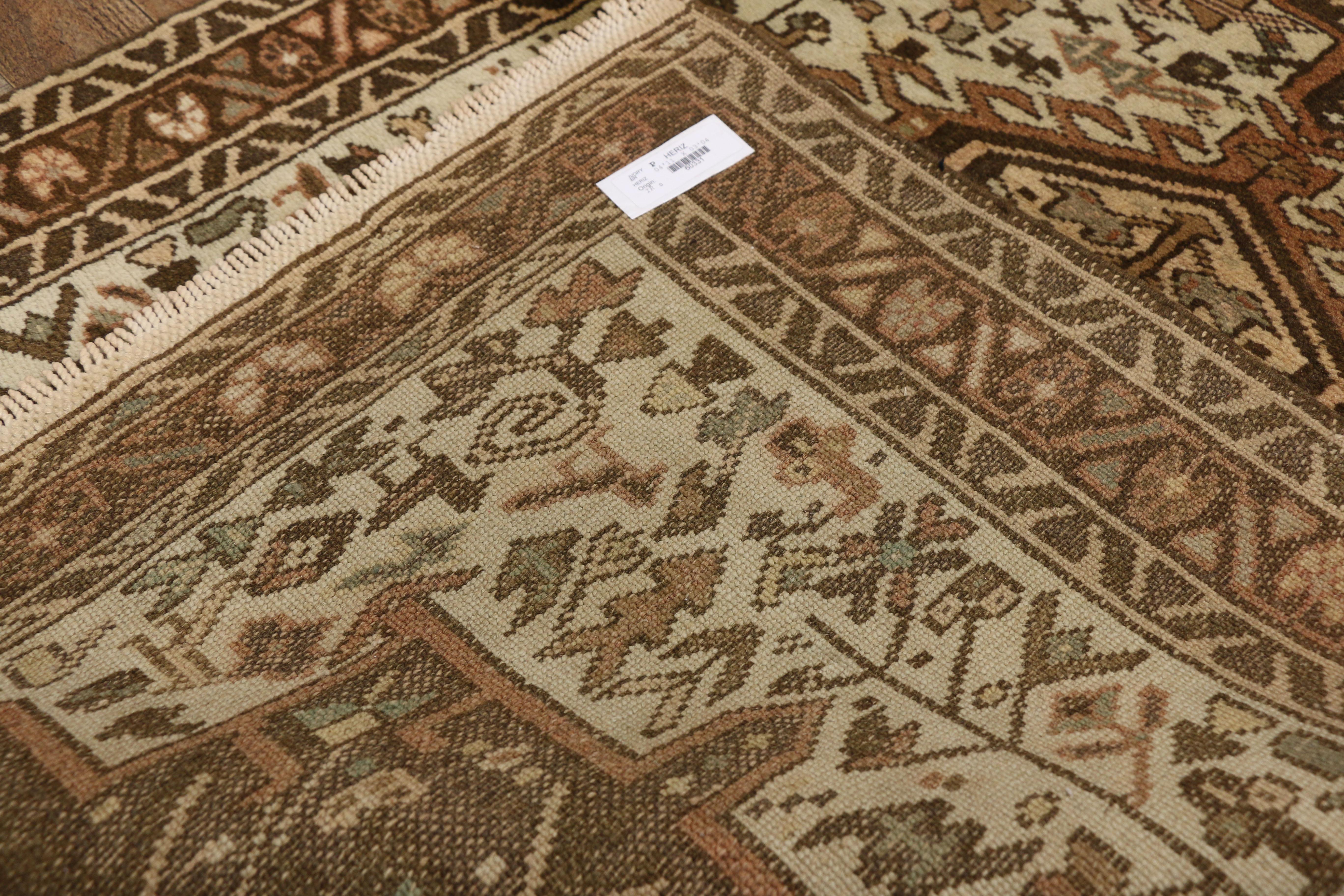 Persischer Karaja-Heriz-Akzent-Teppich mit Mid-Century-Modern-Stil im Zustand „Gut“ im Angebot in Dallas, TX