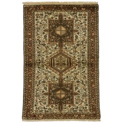 Persischer Karaja-Heriz-Akzent-Teppich mit Mid-Century-Modern-Stil