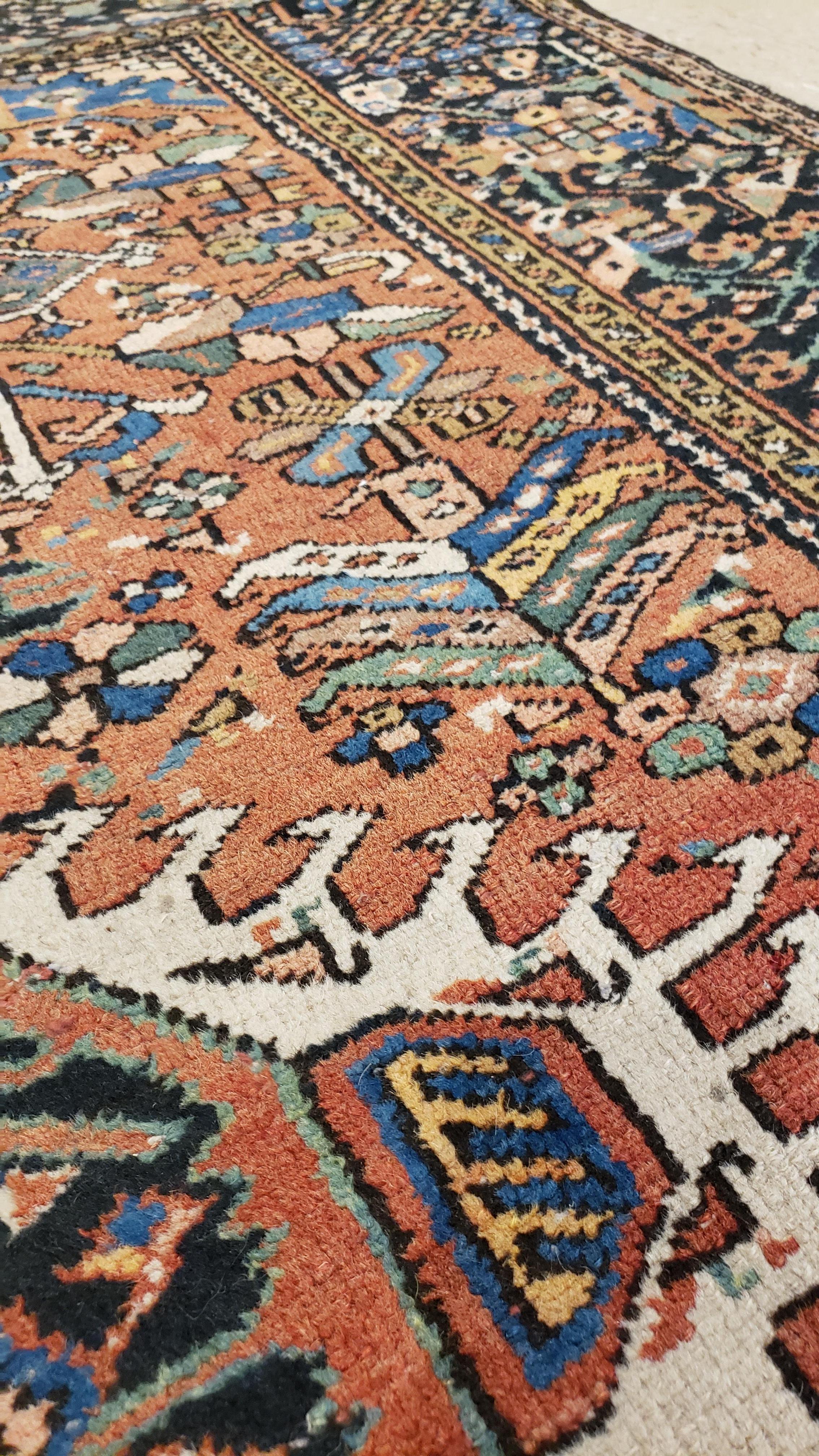 Las alfombras Karaja son la base del mercado de la decoración y siguen siendo las más populares de todas las alfombras persas del NO. Se fabricaron para el mercado estadounidense, en rápido crecimiento, entre finales del siglo XIX y mediados del XX.