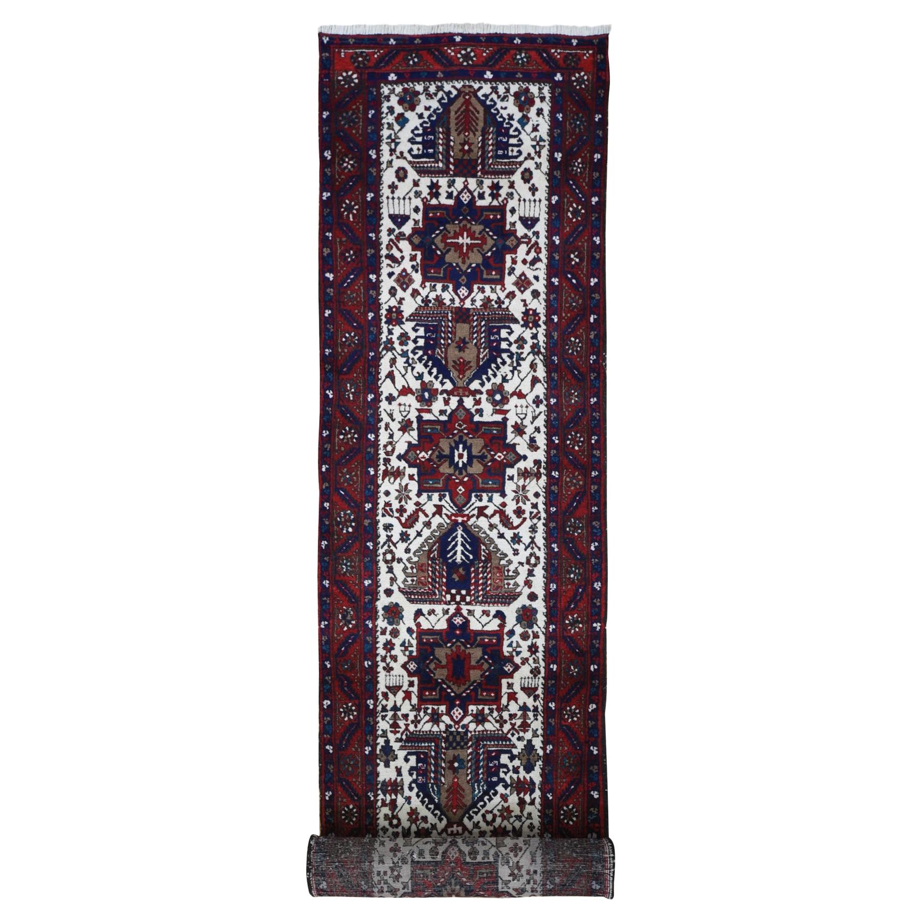 Persischer handgeknüpfter Karajeh-Teppich aus elfenbeinfarbener Wolle, Vollflor, ausgezeichneter Zustand im Angebot