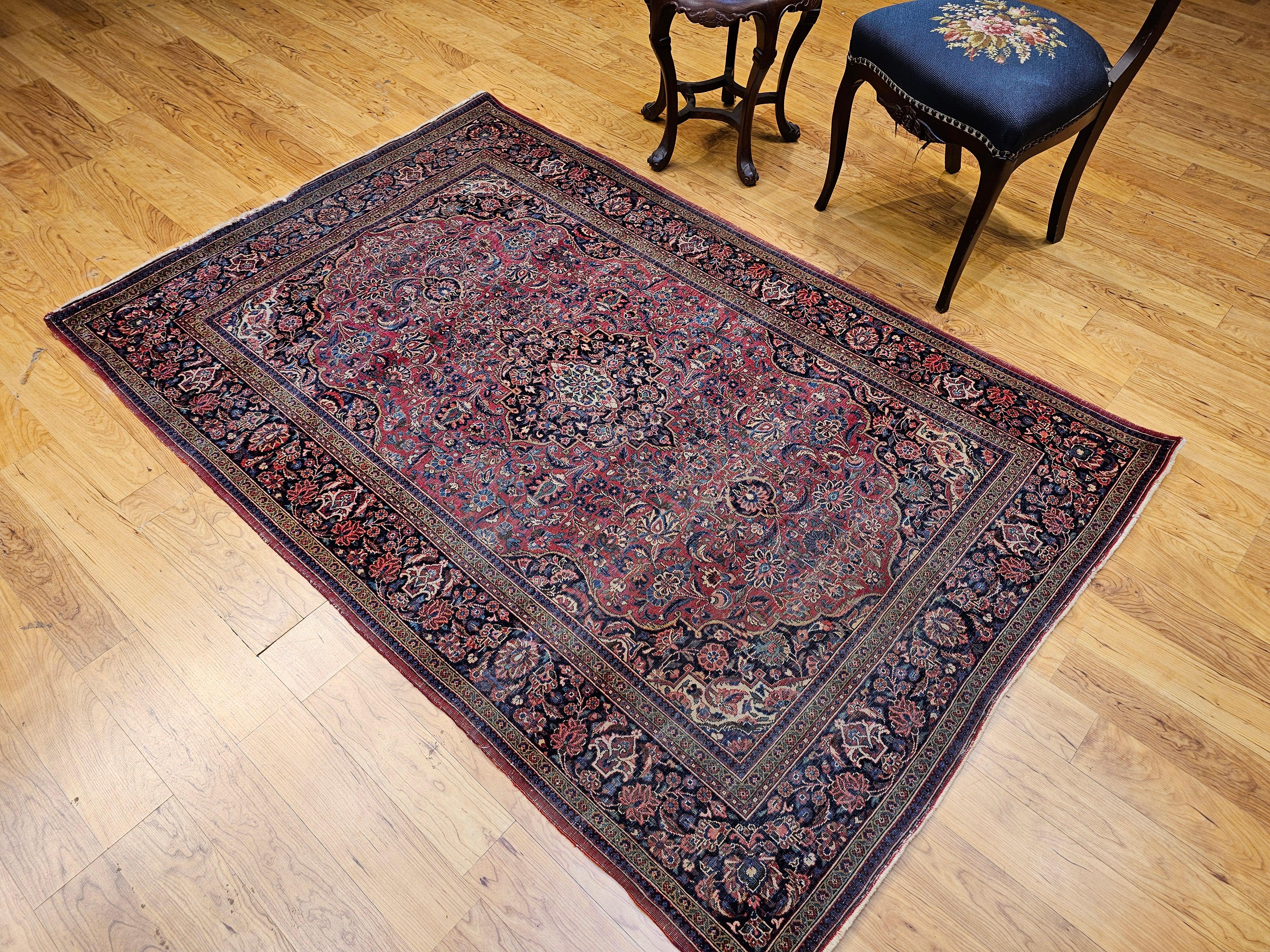 Tappeto persiano Kashan dei primi del '900 con disegno floreale in borgogna e blu navy in vendita 6